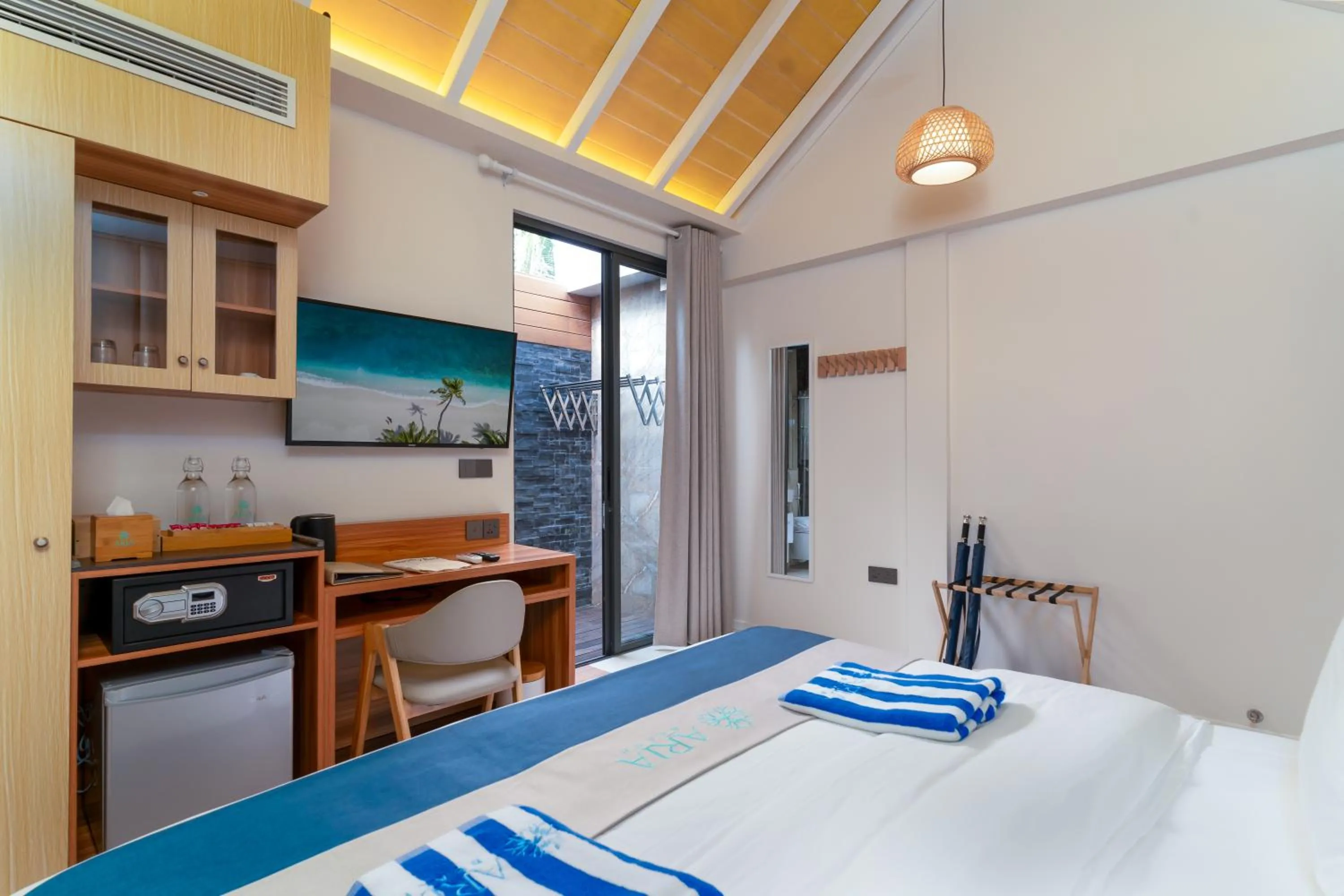 Bed in ARIA Beach, Ukulhas