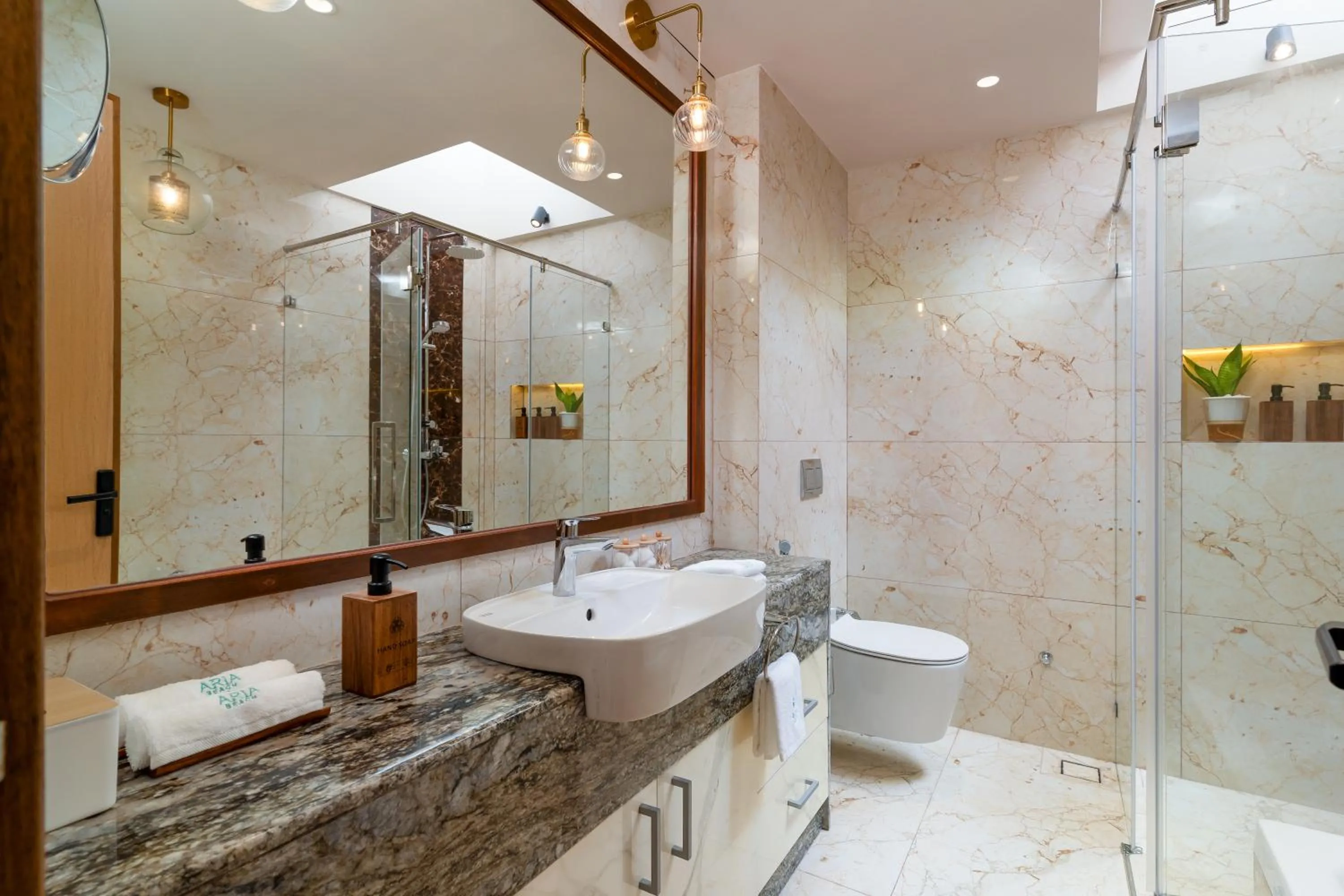 Toilet in ARIA Beach, Ukulhas