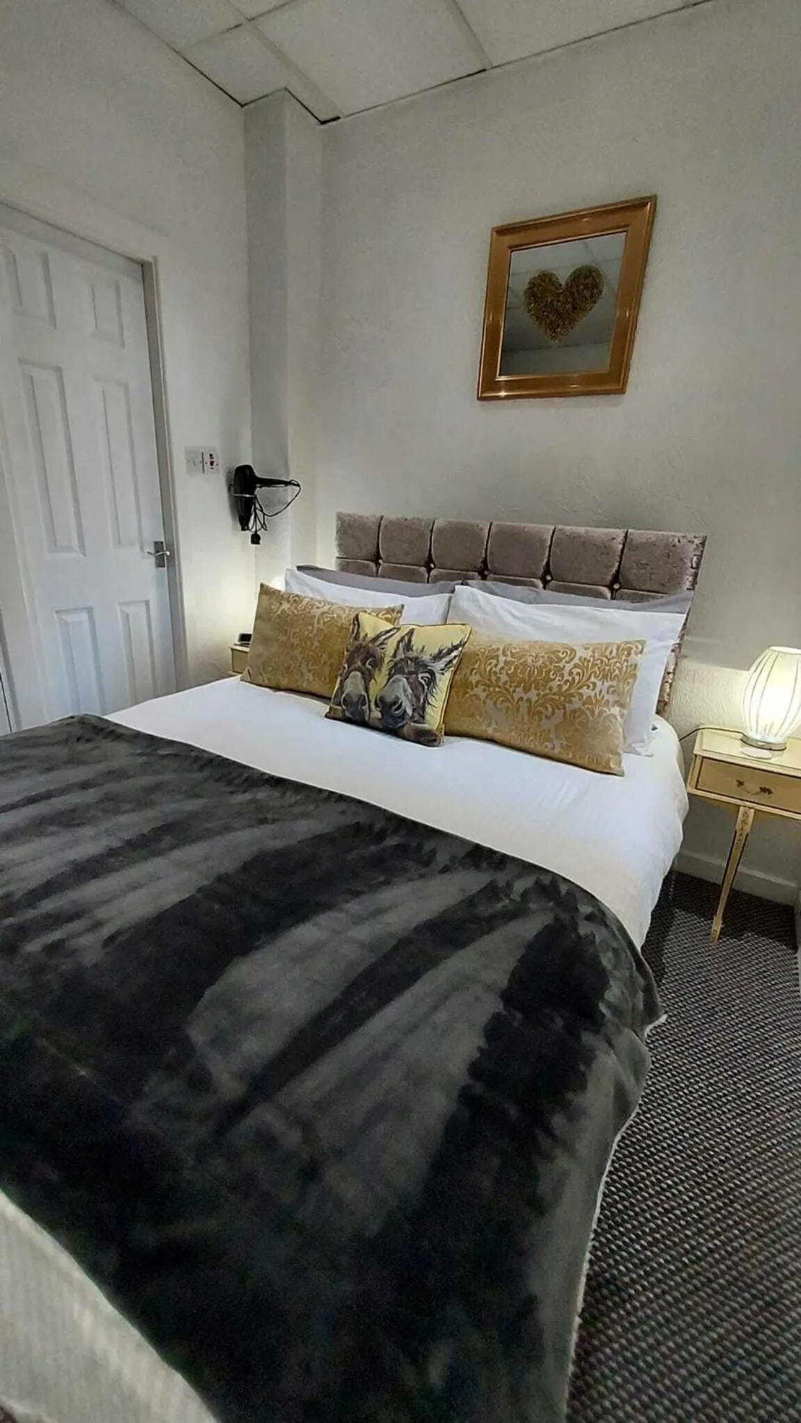 Bedroom, Bed in RockDene