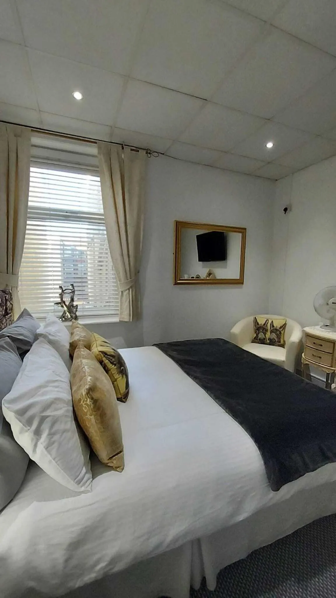 Bedroom, Bed in RockDene