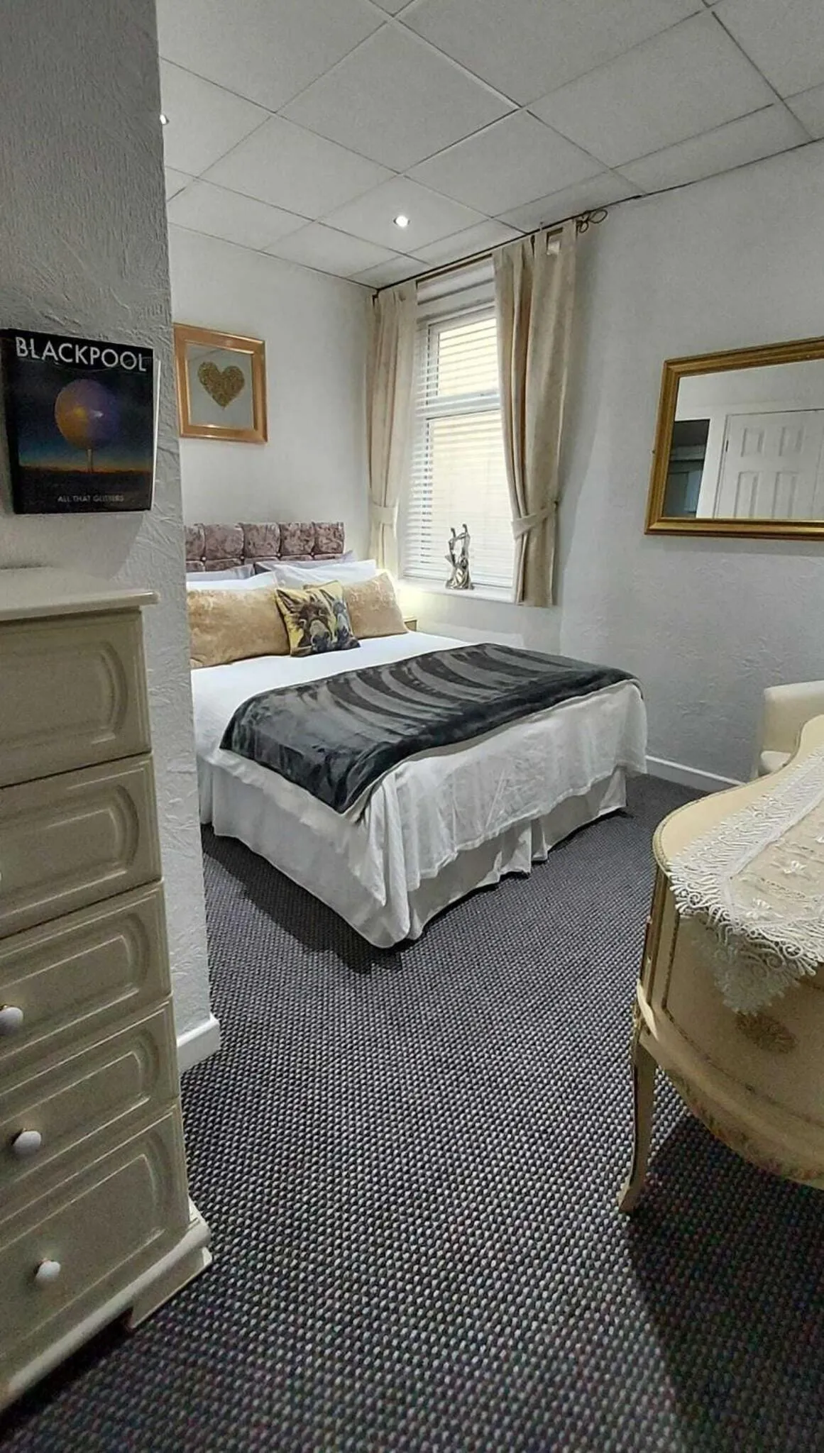 Bedroom, Bed in RockDene
