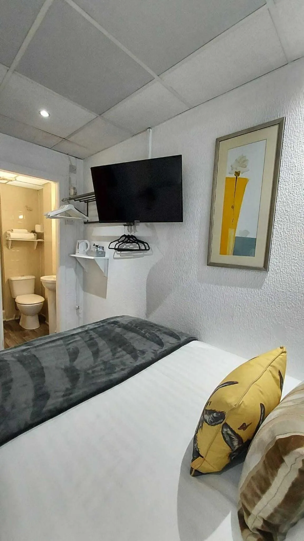 Bedroom, Bed in RockDene