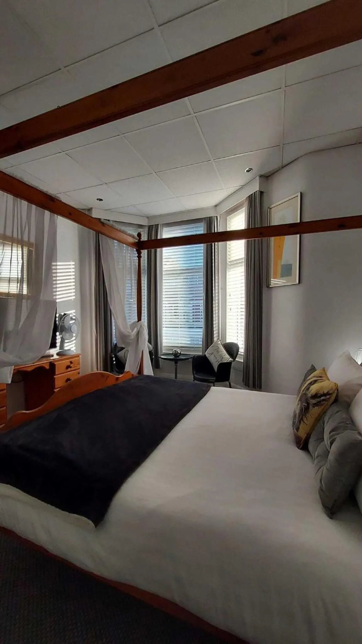 Bedroom, Bed in RockDene