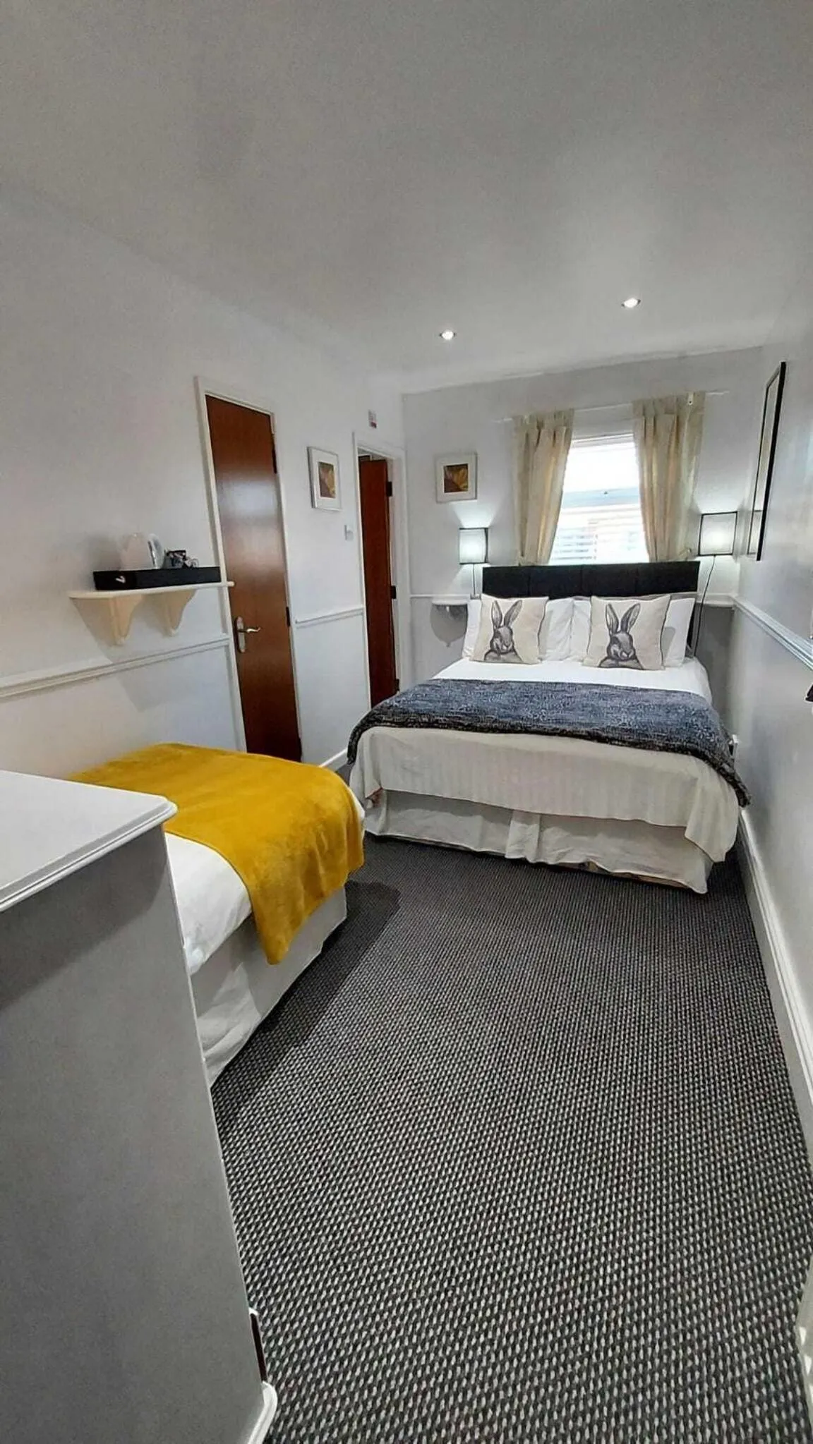 Bedroom, Bed in RockDene