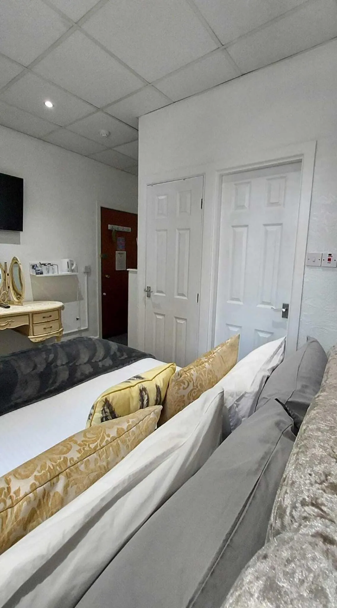 Bedroom, Bed in RockDene