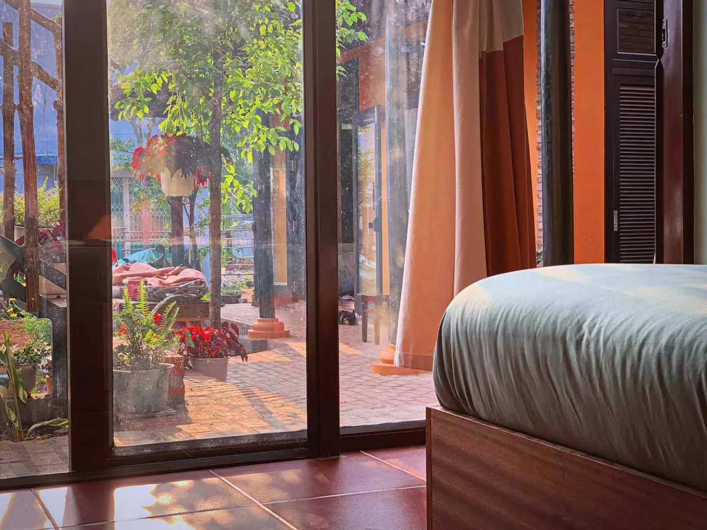Family Room with Private Bathroom in LoiLoi's Home - Mui Ne