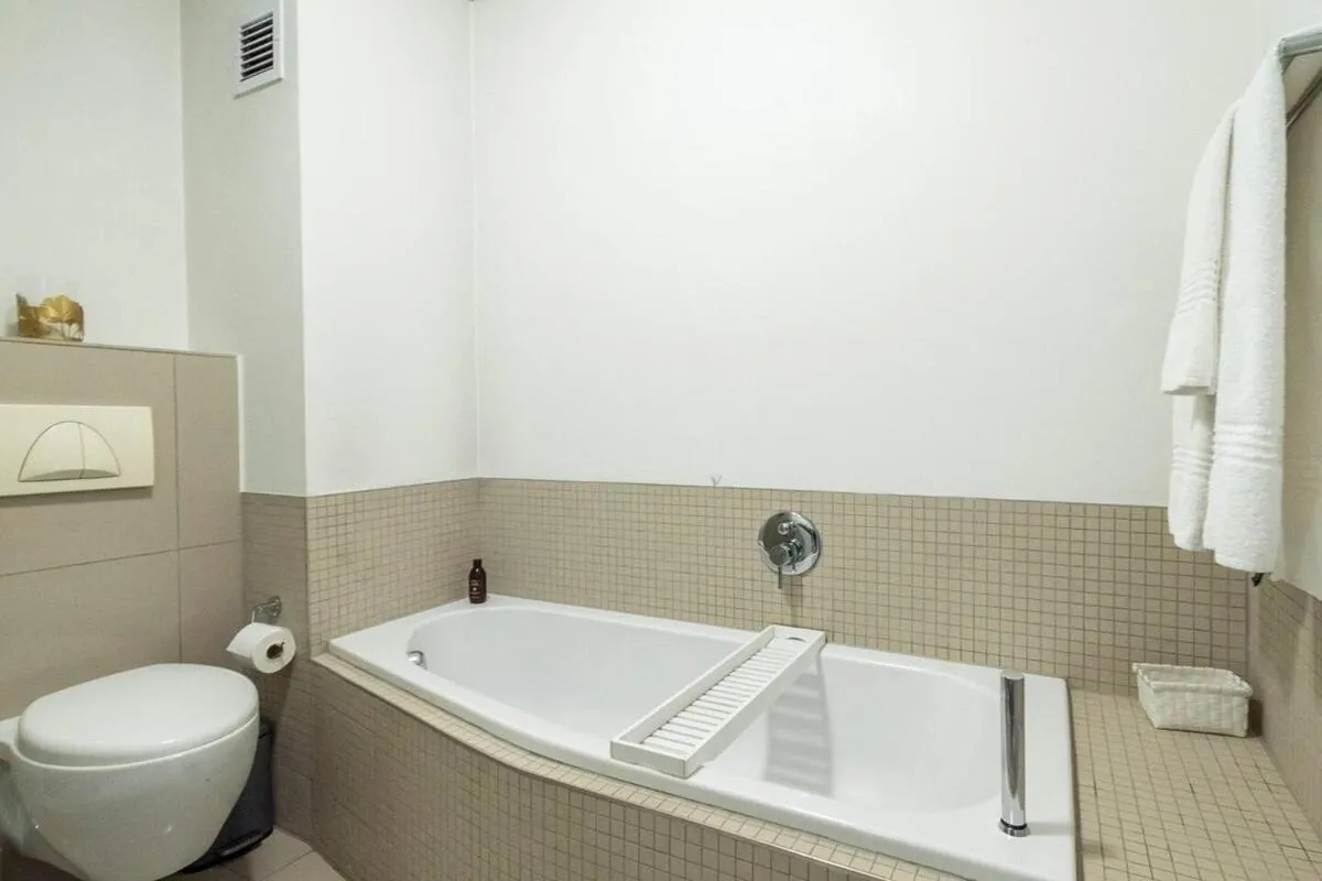 Other in Lovely 2 bed in Claremont