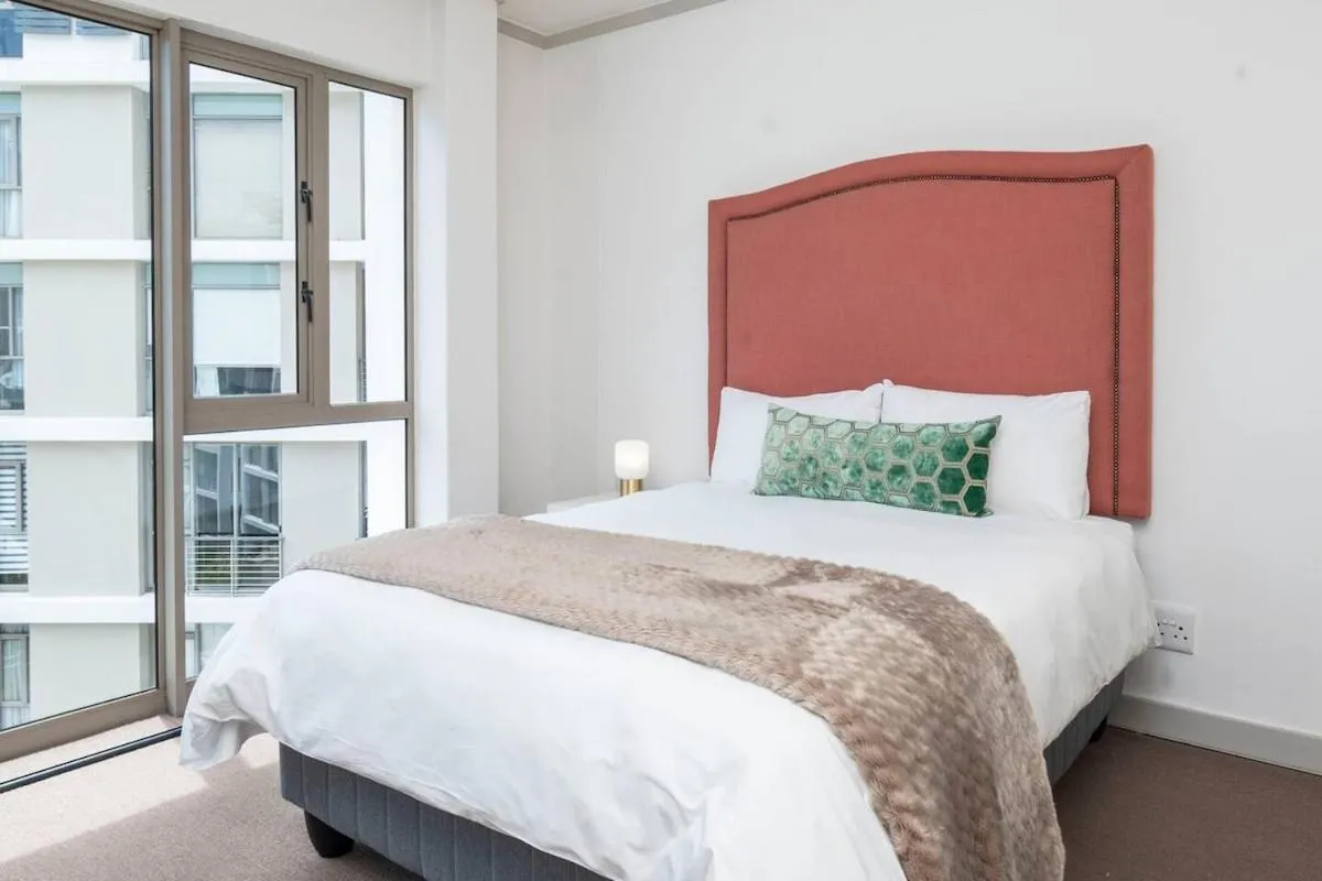 Other, Bed in Lovely 2 bed in Claremont