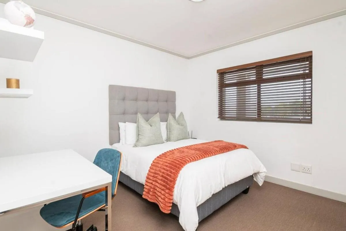 Other, Bed in Lovely 2 bed in Claremont