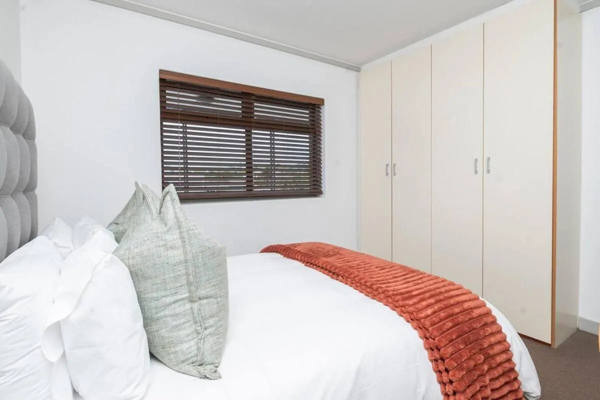 Other, Bed in Lovely 2 bed in Claremont