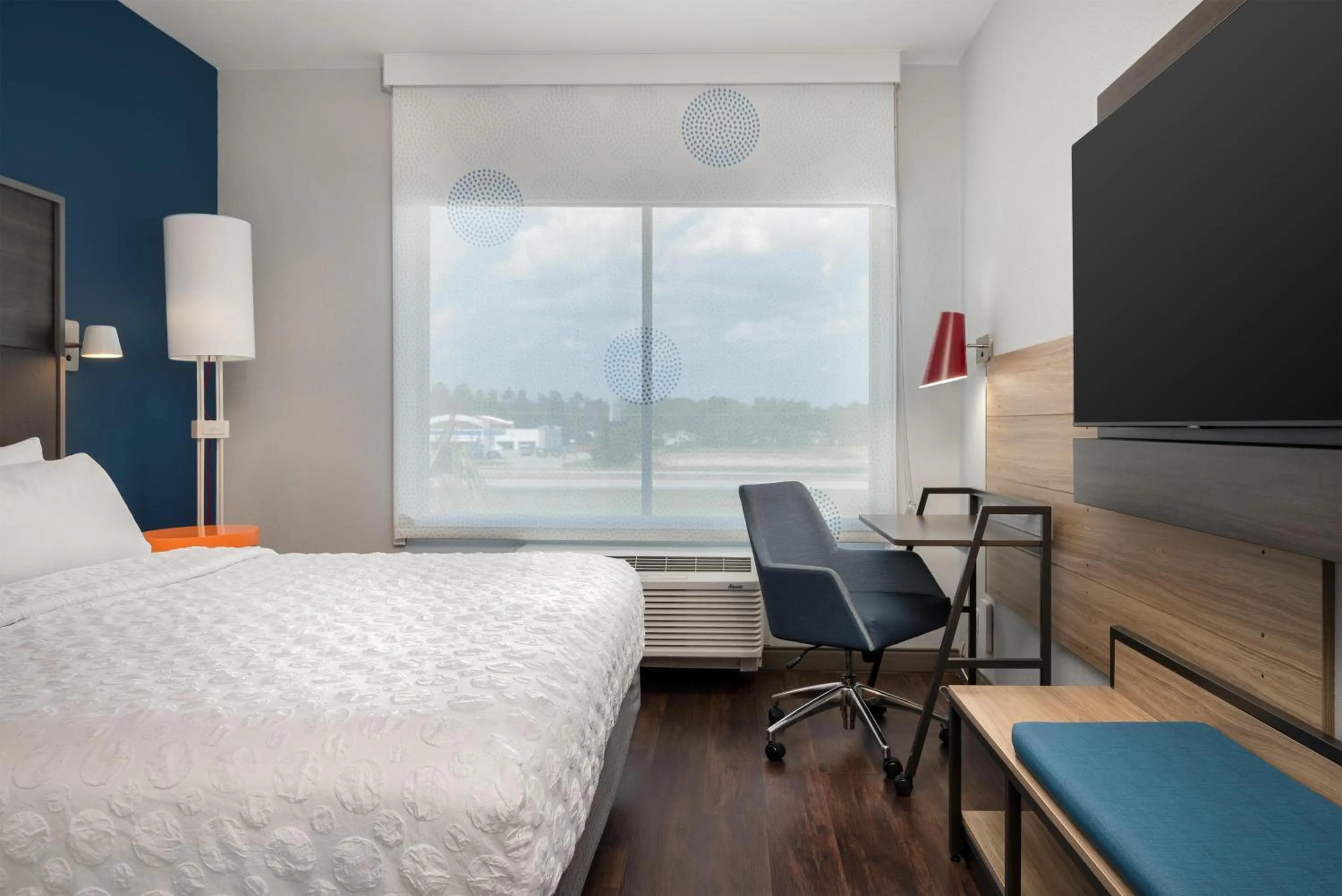 Bedroom, Bed in Tru By Hilton Brunswick