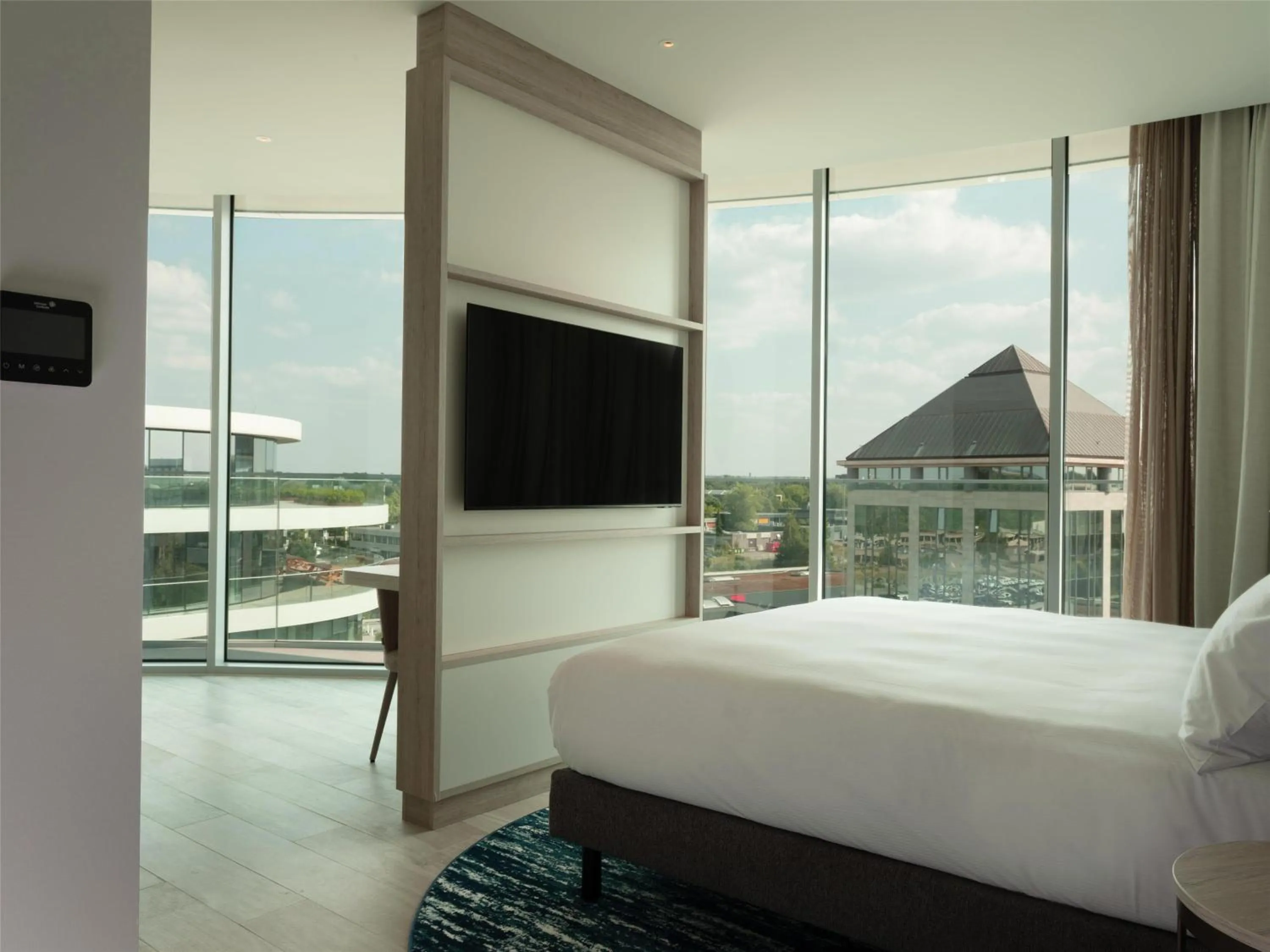 View (from property/room), Bed in Hilton Garden Inn Brussels Airport