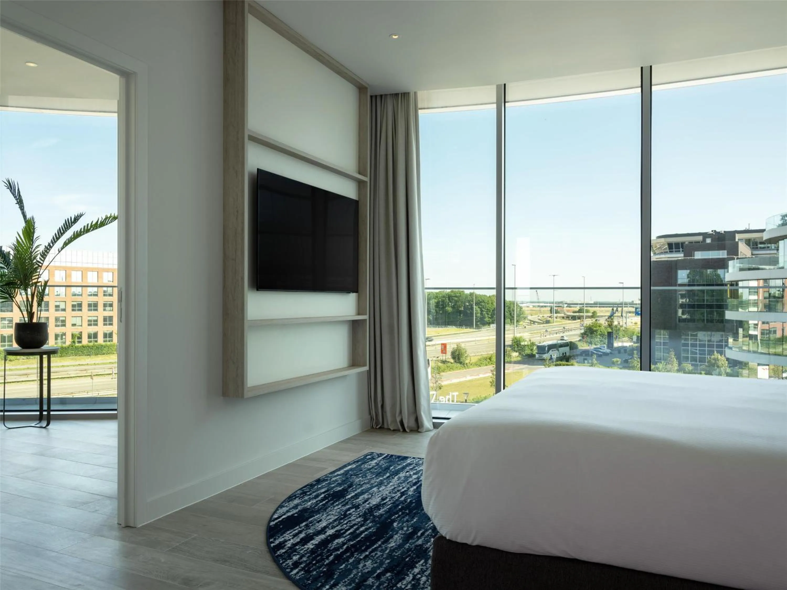 View (from property/room), Bed in Hilton Garden Inn Brussels Airport