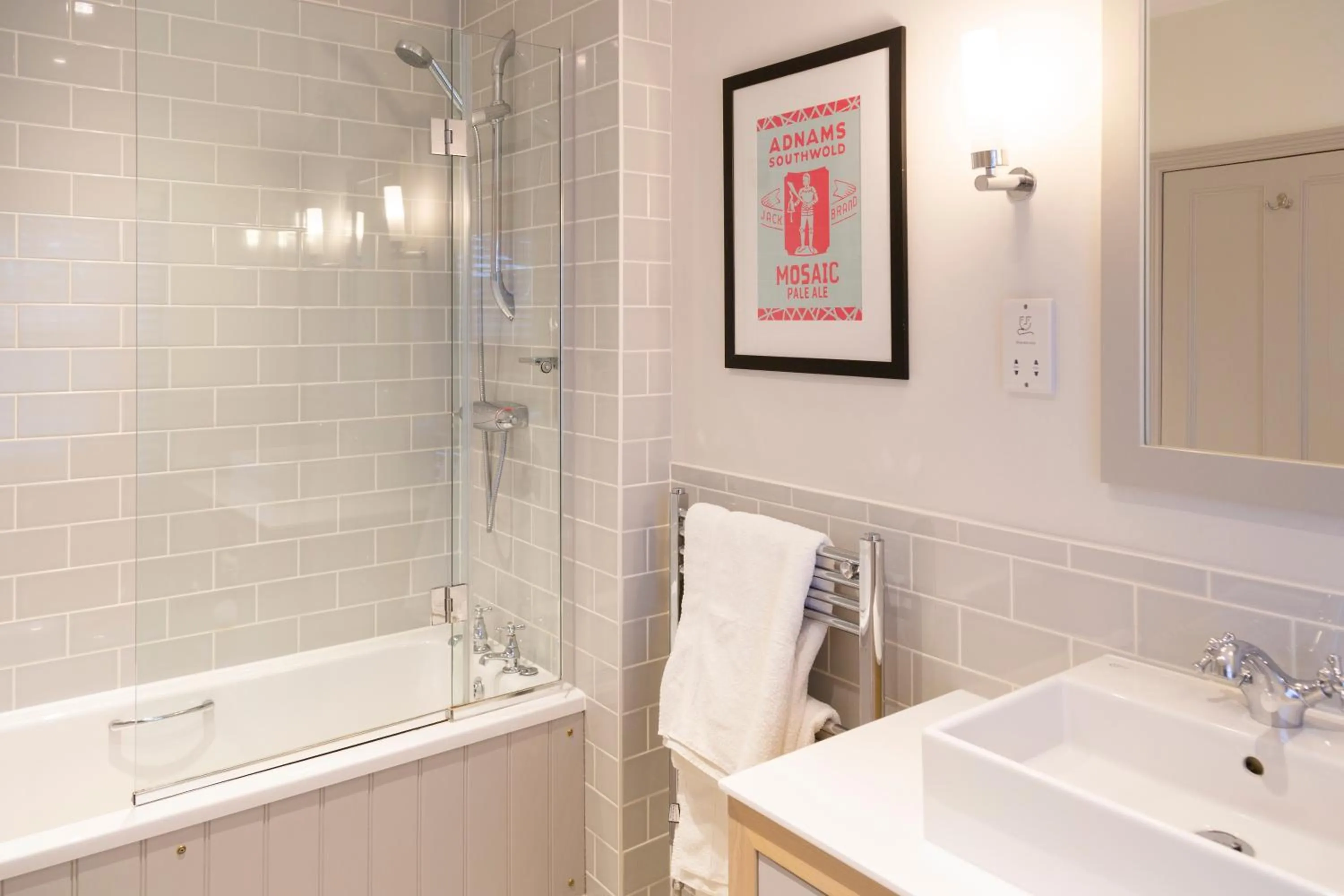 Bathroom in The White Horse Blakeney