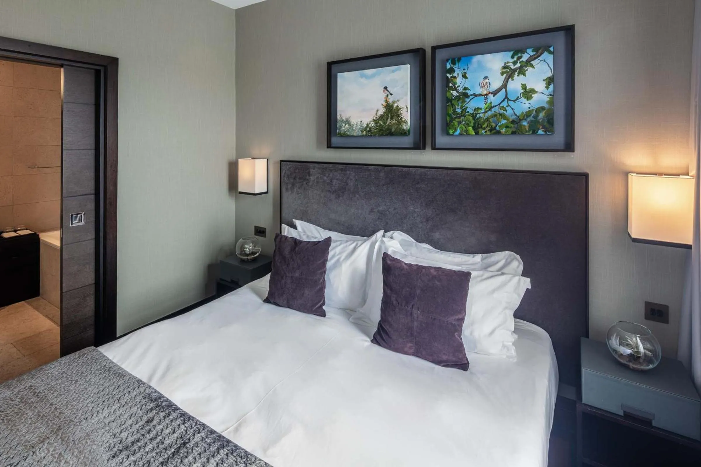 Bed in Twr y Felin Hotel