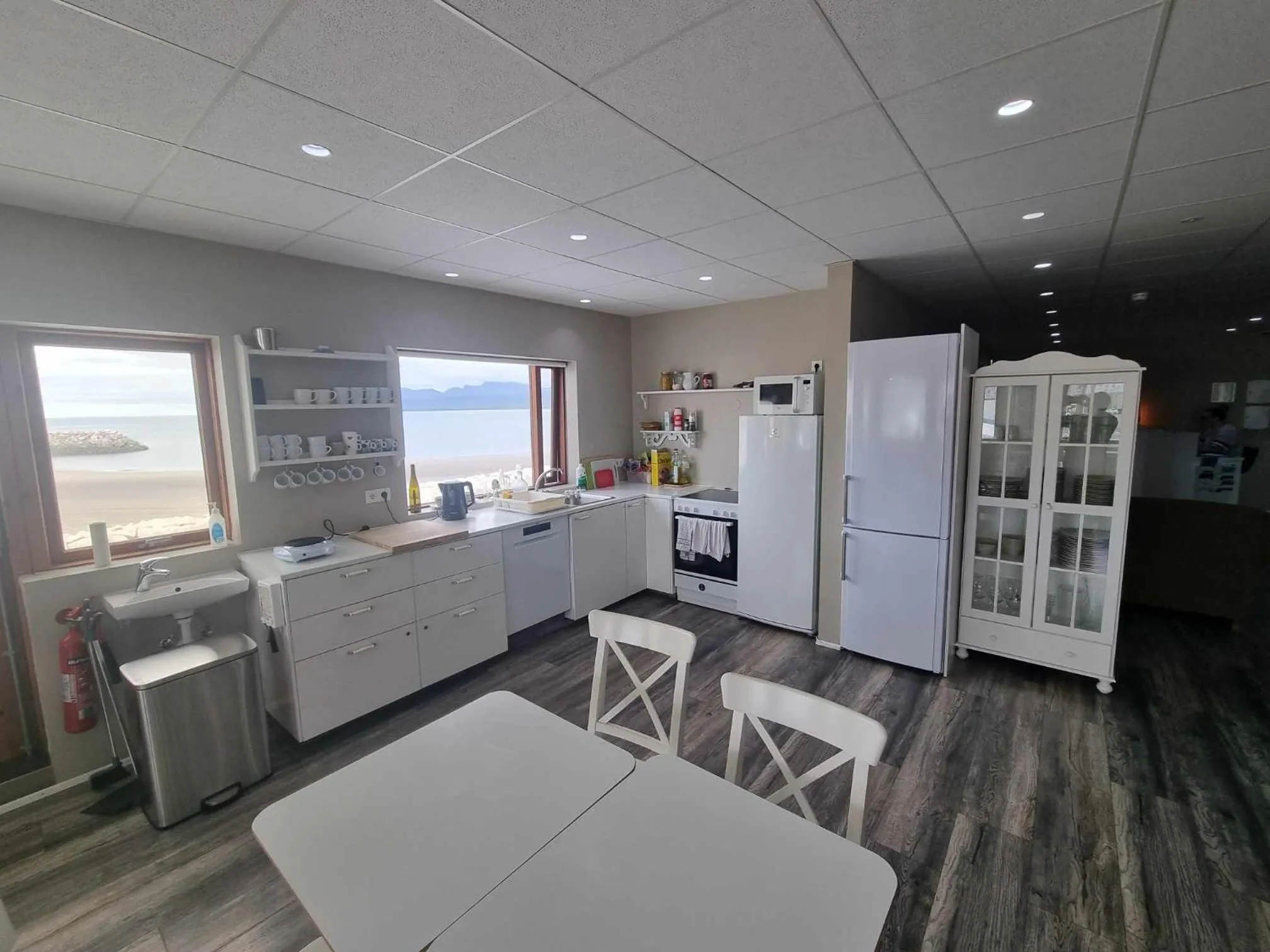 Kitchen or kitchenette in Við Hafið Guesthouse