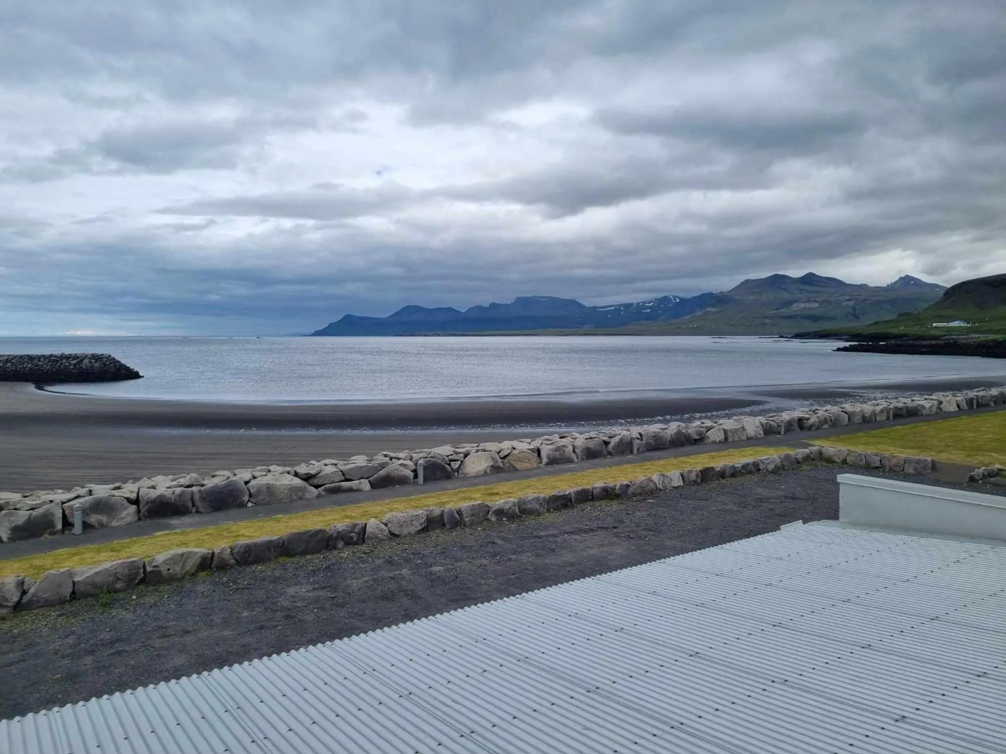 Mountain view in Við Hafið Guesthouse