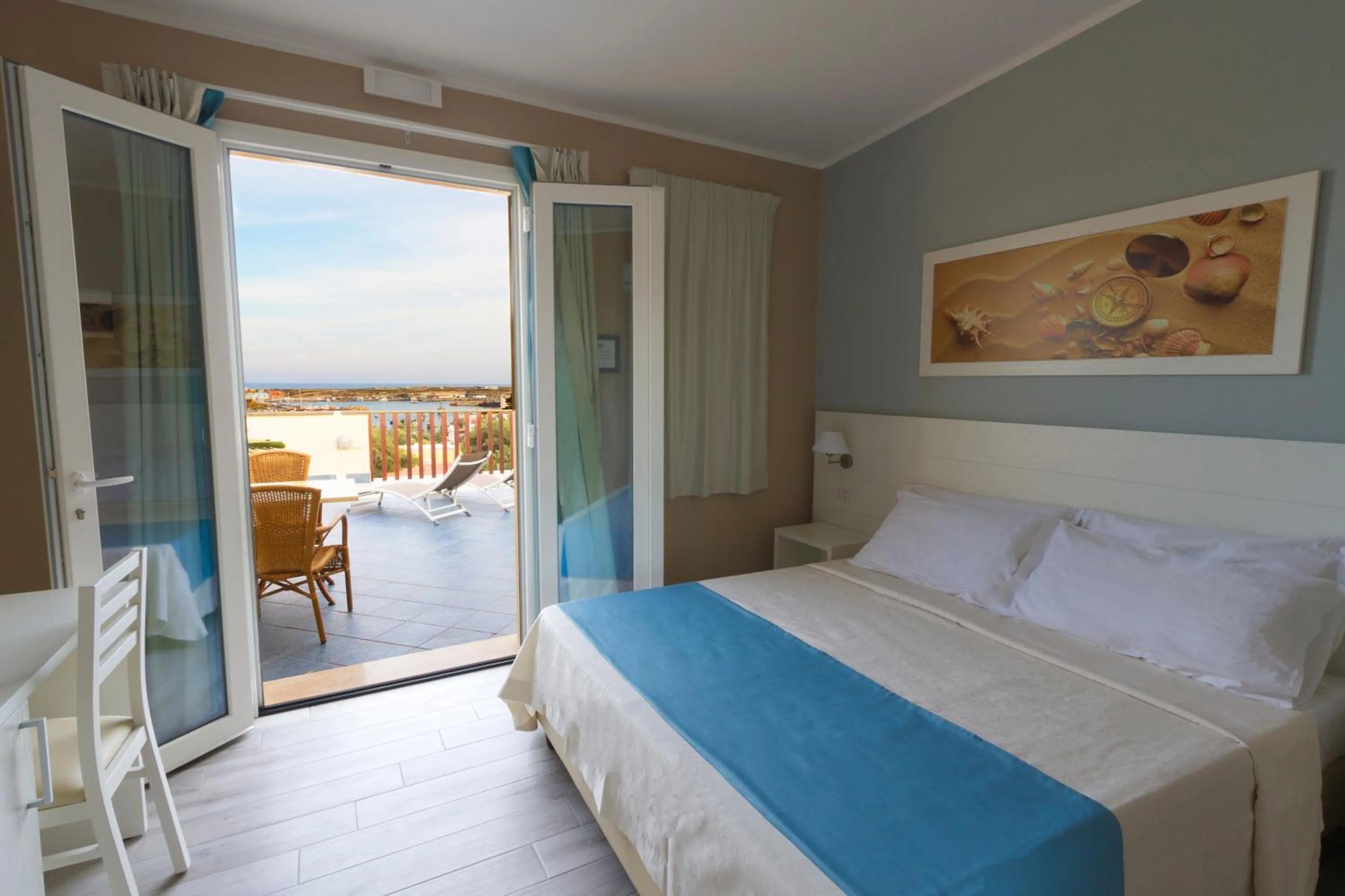 Bedroom, Bed in Le Anfore Hotel - Lampedusa