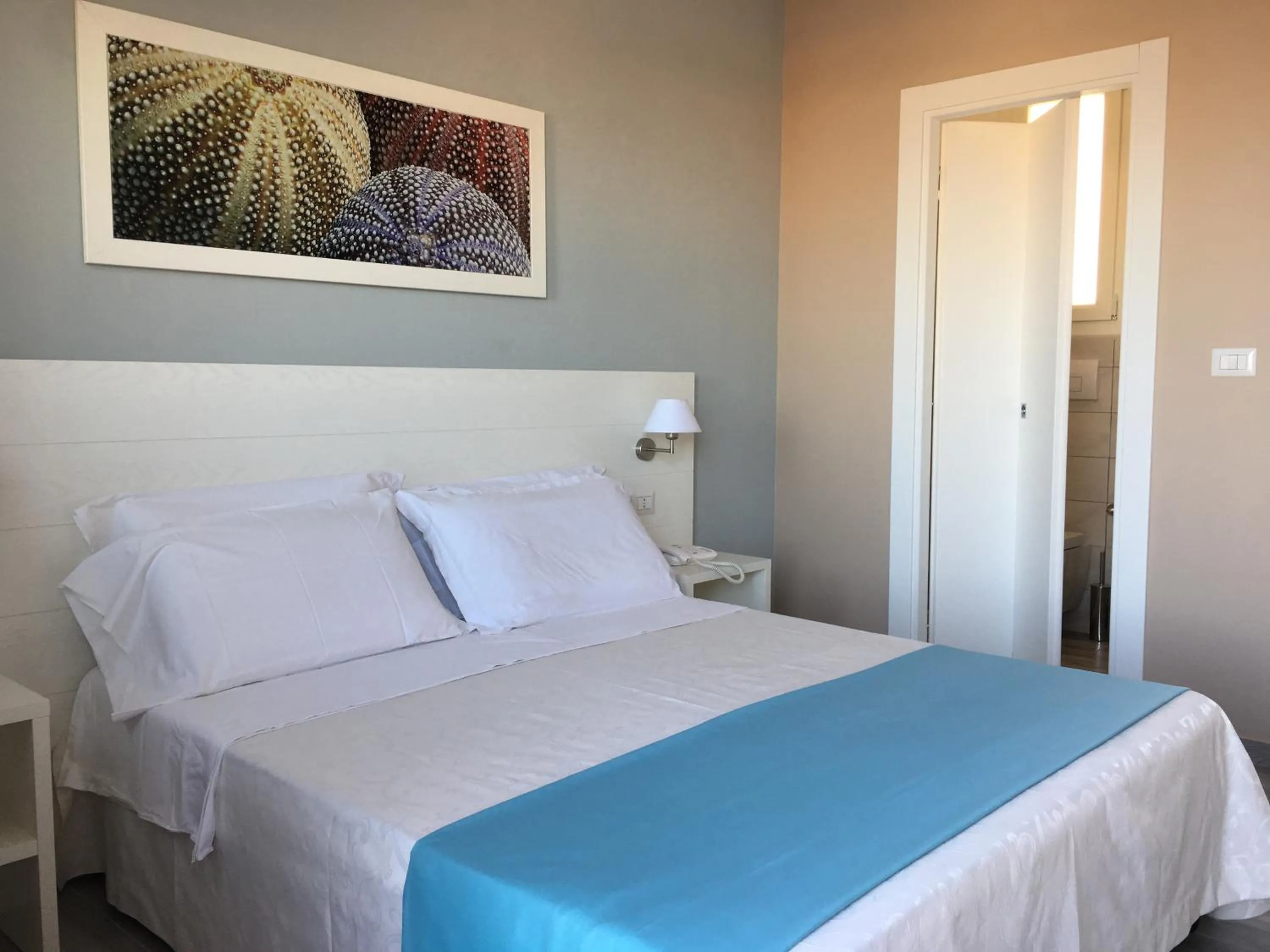 Bedroom, Bed in Le Anfore Hotel - Lampedusa