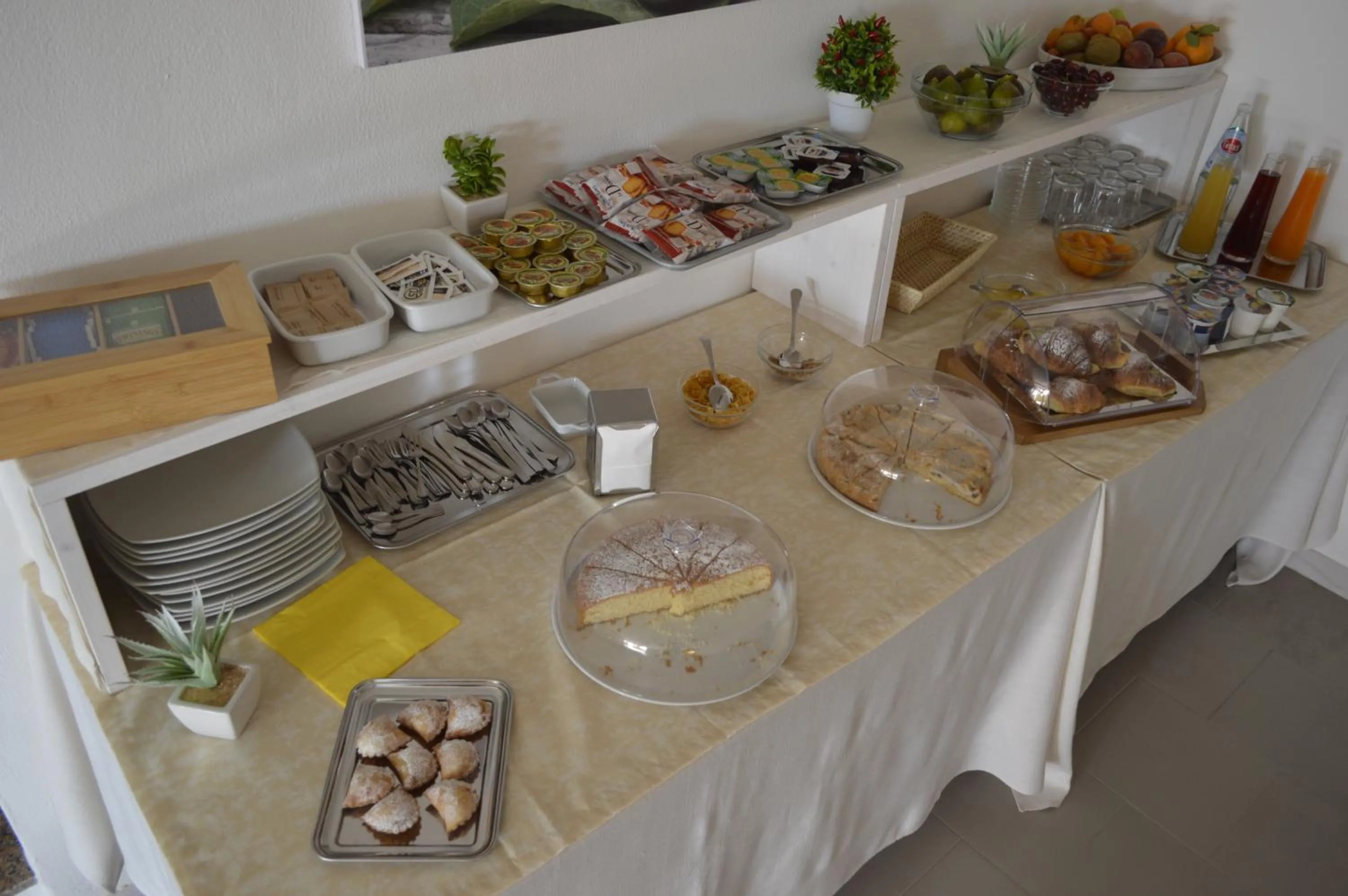 Food and drinks in Le Anfore Hotel - Lampedusa