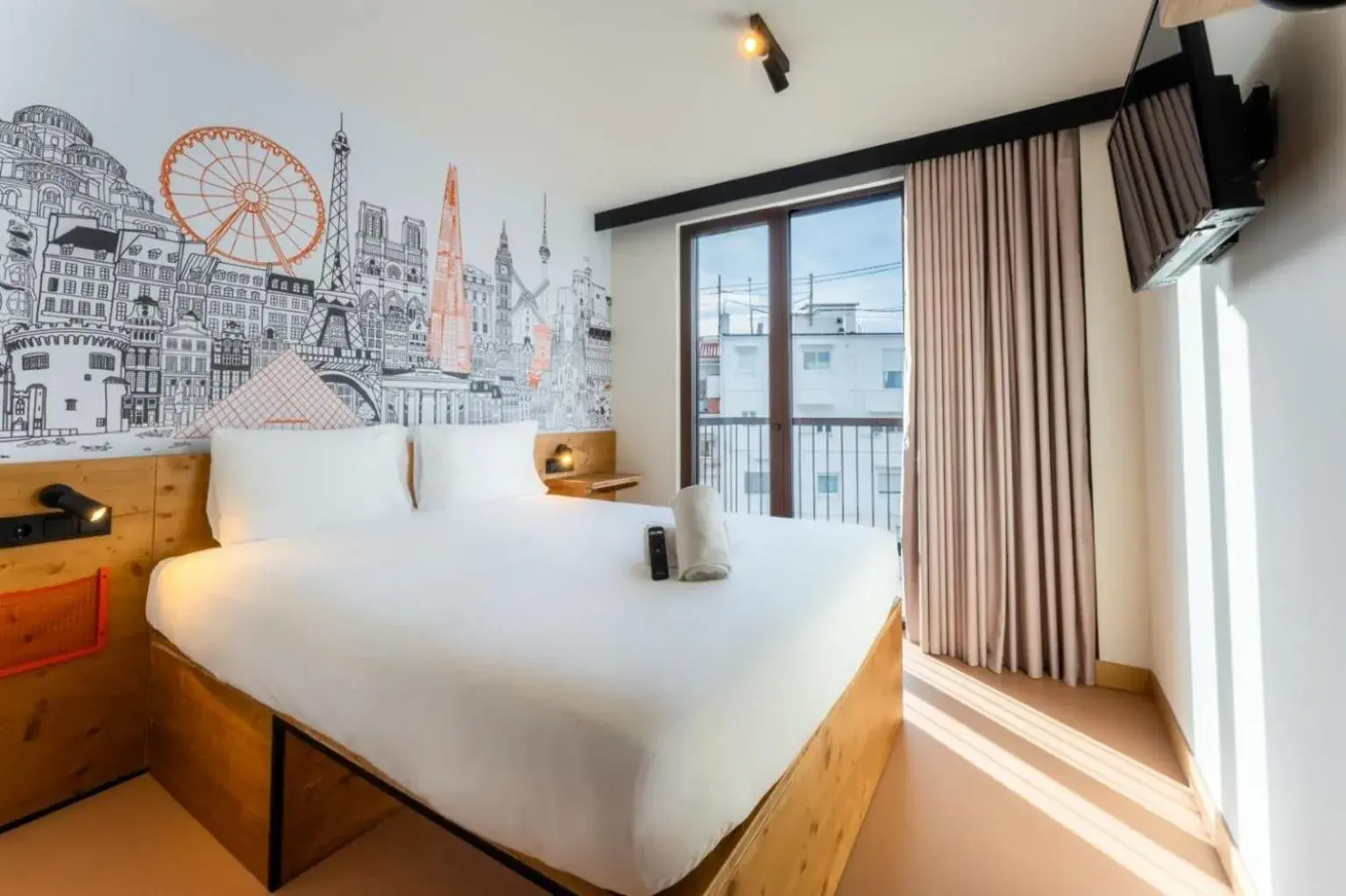 Photo of the whole room, Bed in easyHotel Valencia Ciutat Vella Photo of the whole room, Bed in easyHotel Valencia Ciutat Vella