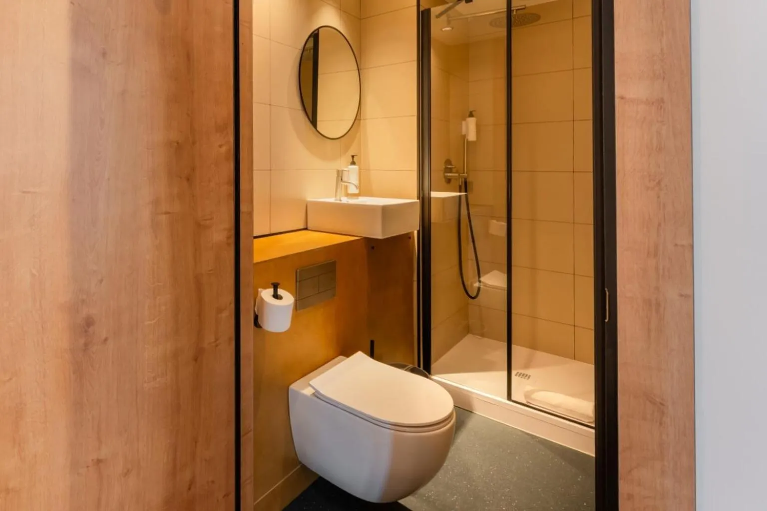 Shower in easyHotel Valencia Ciutat Vella