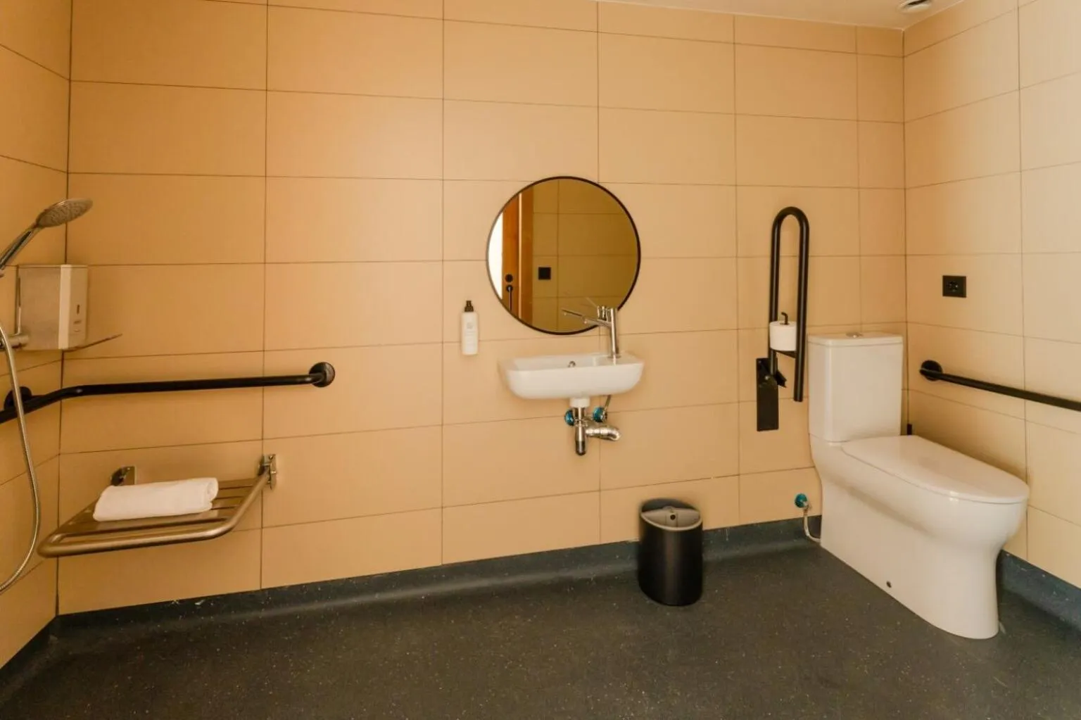 Toilet in easyHotel Valencia Ciutat Vella