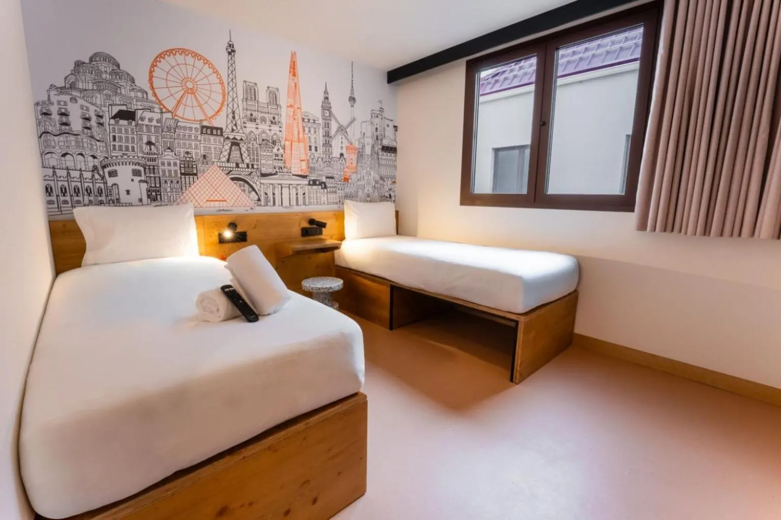 Bed in easyHotel Valencia Ciutat Vella