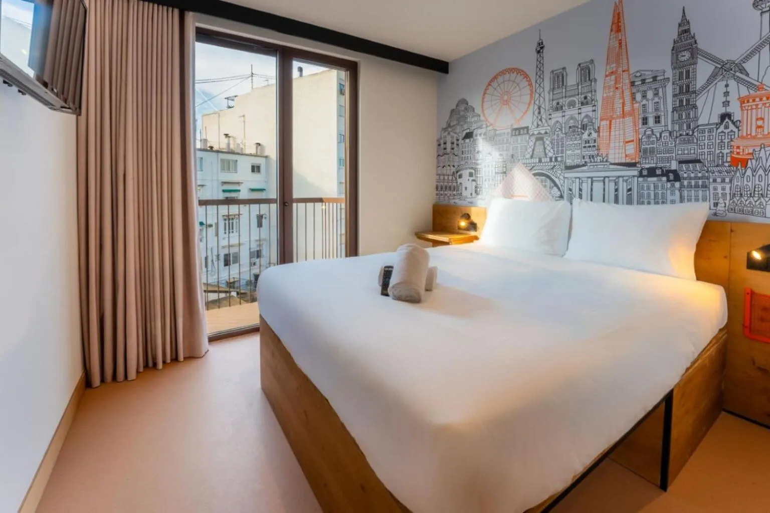 Bed in easyHotel Valencia Ciutat Vella