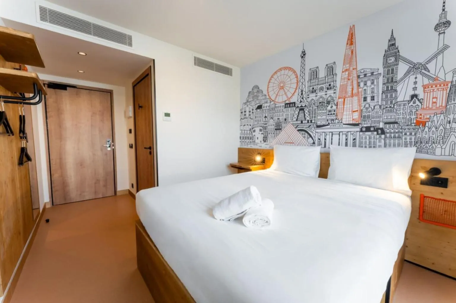 Bed in easyHotel Valencia Ciutat Vella
