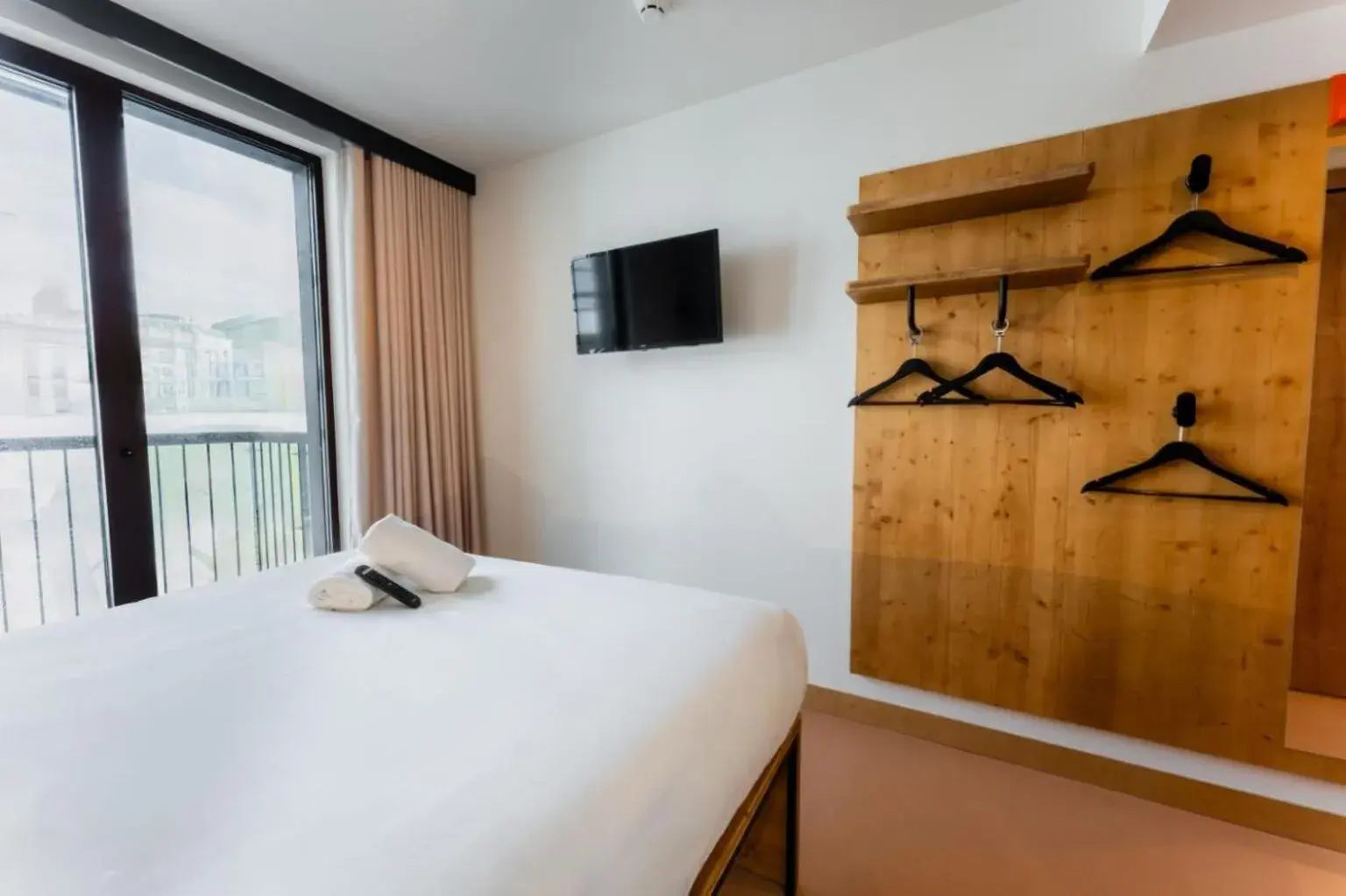 Bed in easyHotel Valencia Ciutat Vella Bed in easyHotel Valencia Ciutat Vella