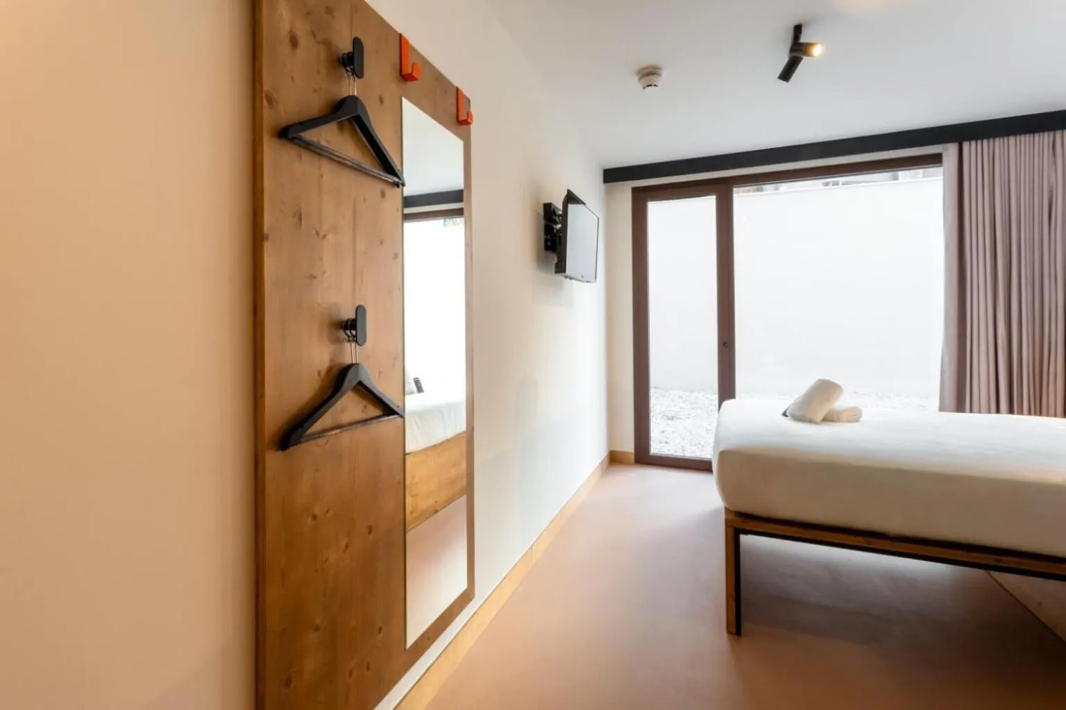 Bed in easyHotel Valencia Ciutat Vella