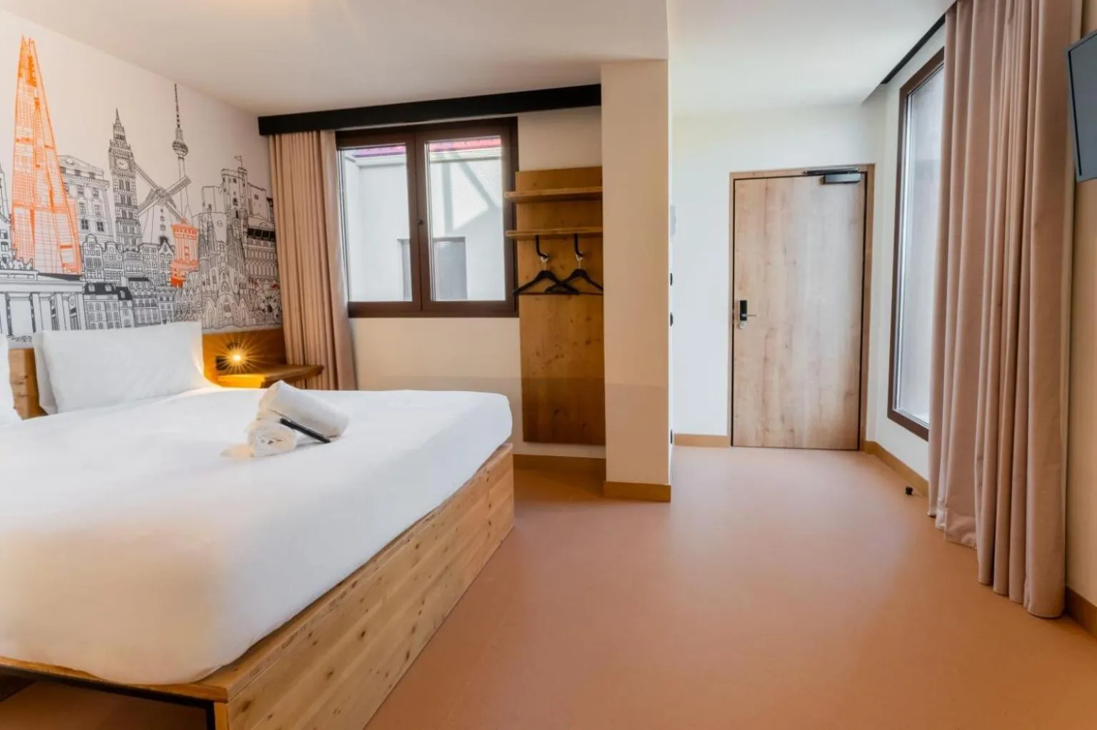 Bed in easyHotel Valencia Ciutat Vella