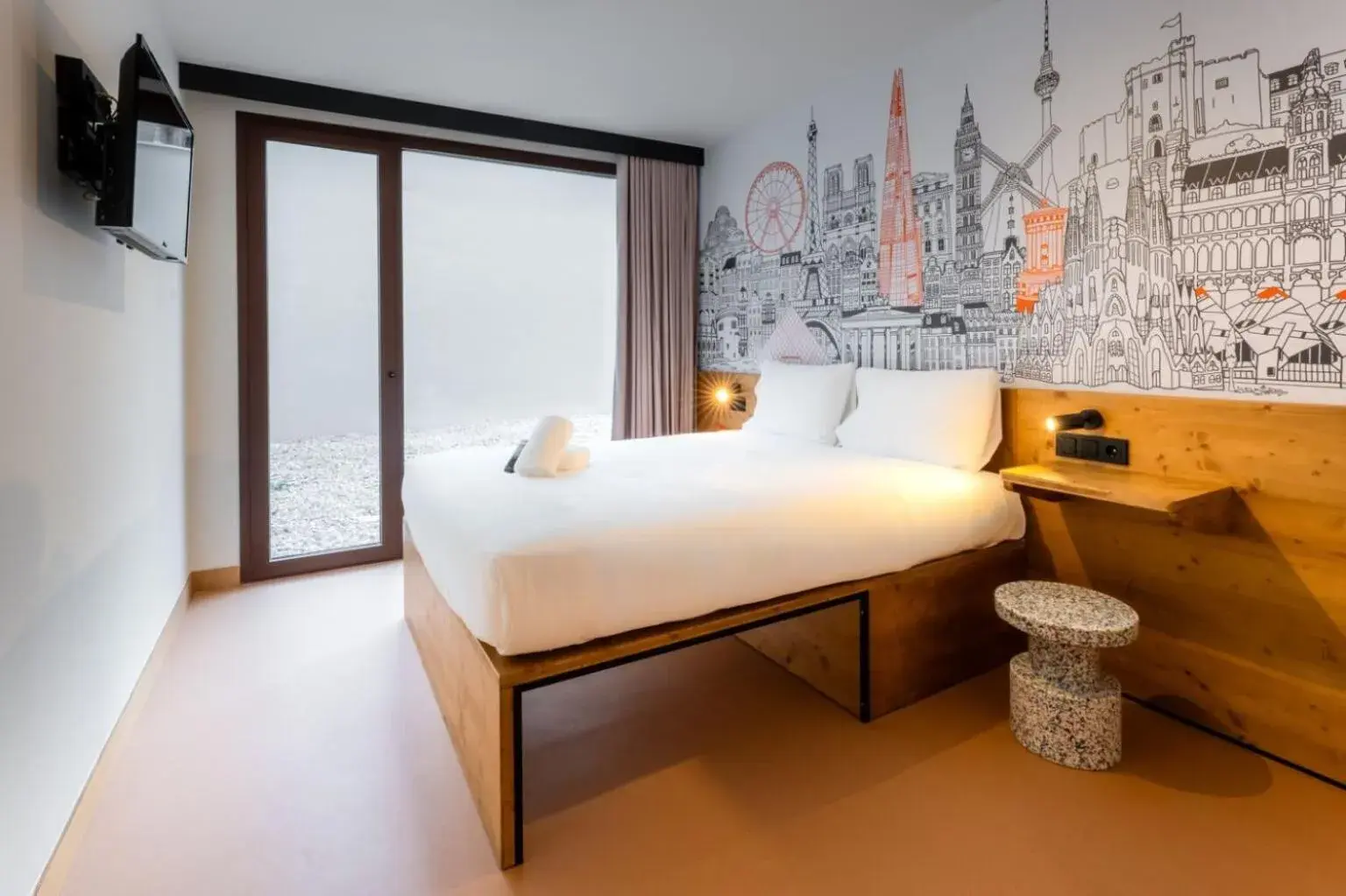 Bed in easyHotel Valencia Ciutat Vella Bed in easyHotel Valencia Ciutat Vella