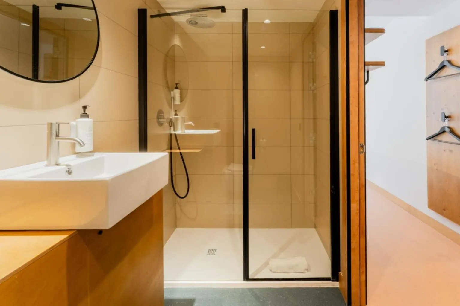 Shower in easyHotel Valencia Ciutat Vella