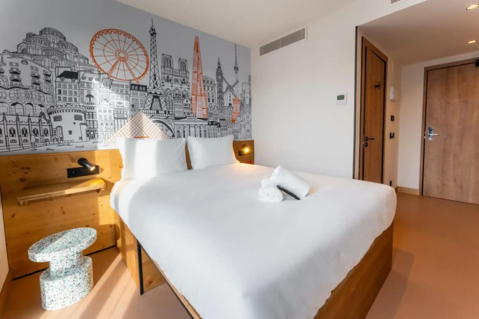 Bed in easyHotel Valencia Ciutat Vella