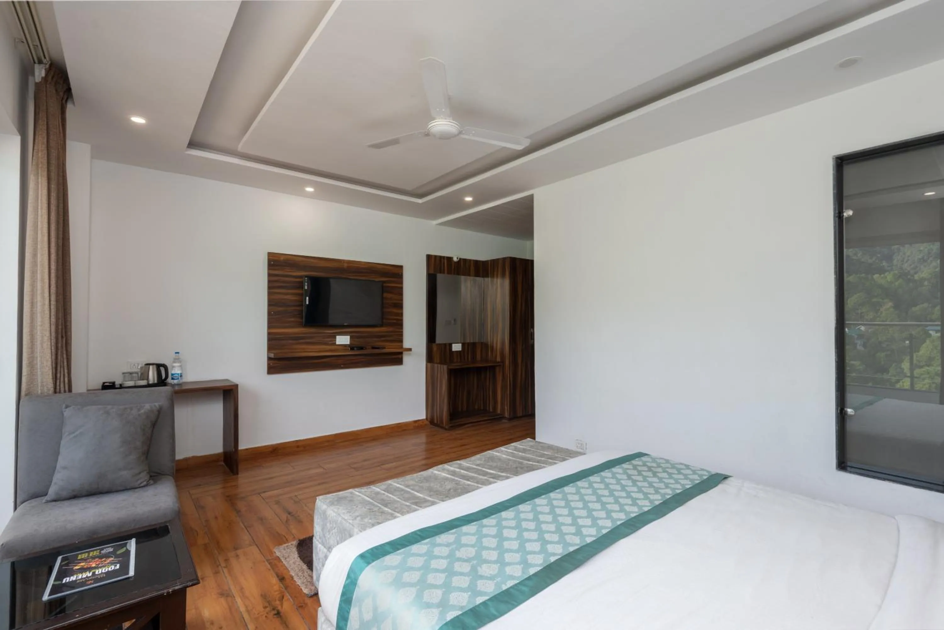 Deluxe Double Room with Balcony in Hotel Moonglade By Royal Stays Dalhousie