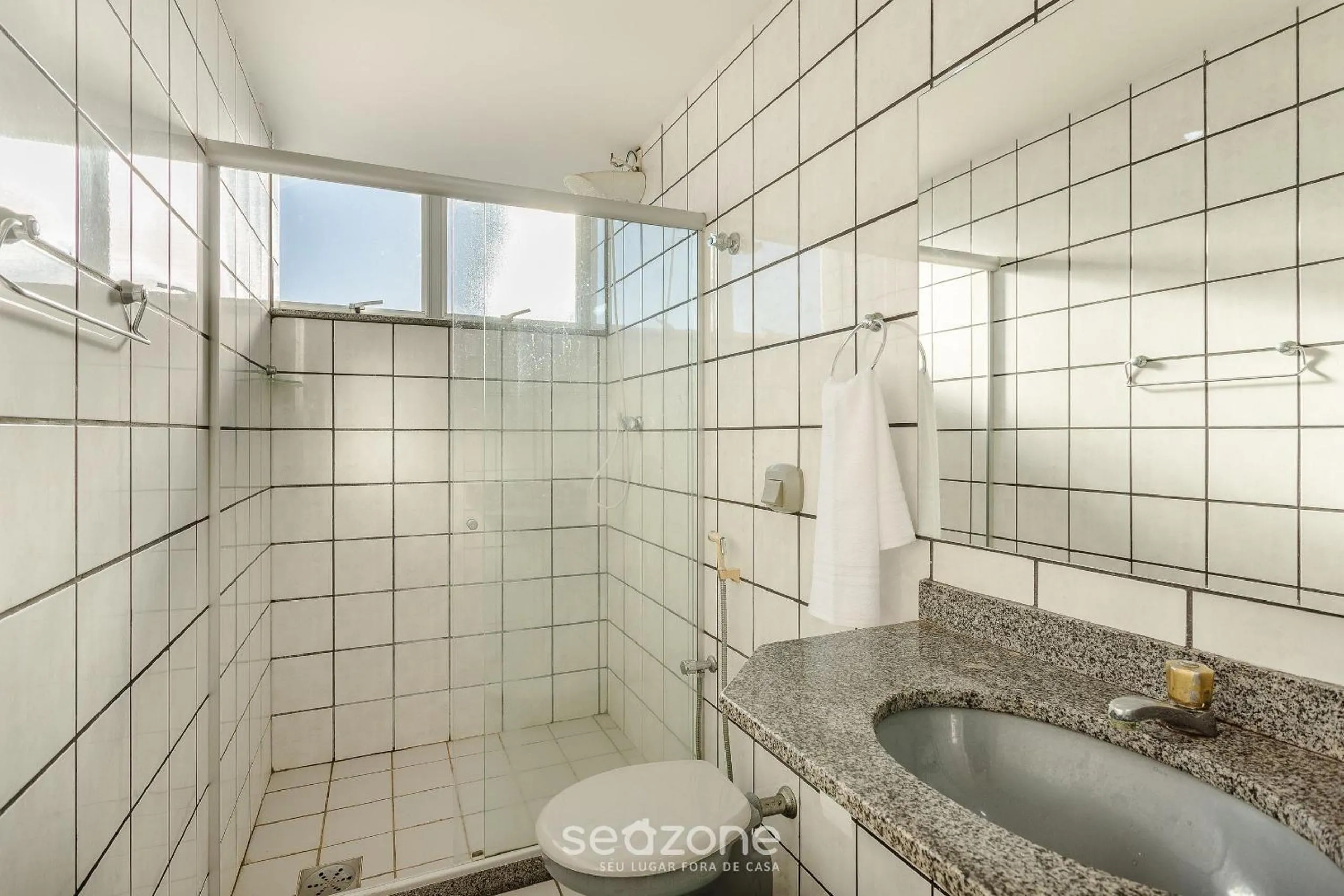 Bathroom in Apartamentos a 160m da Praia em Guarapari - PVEs