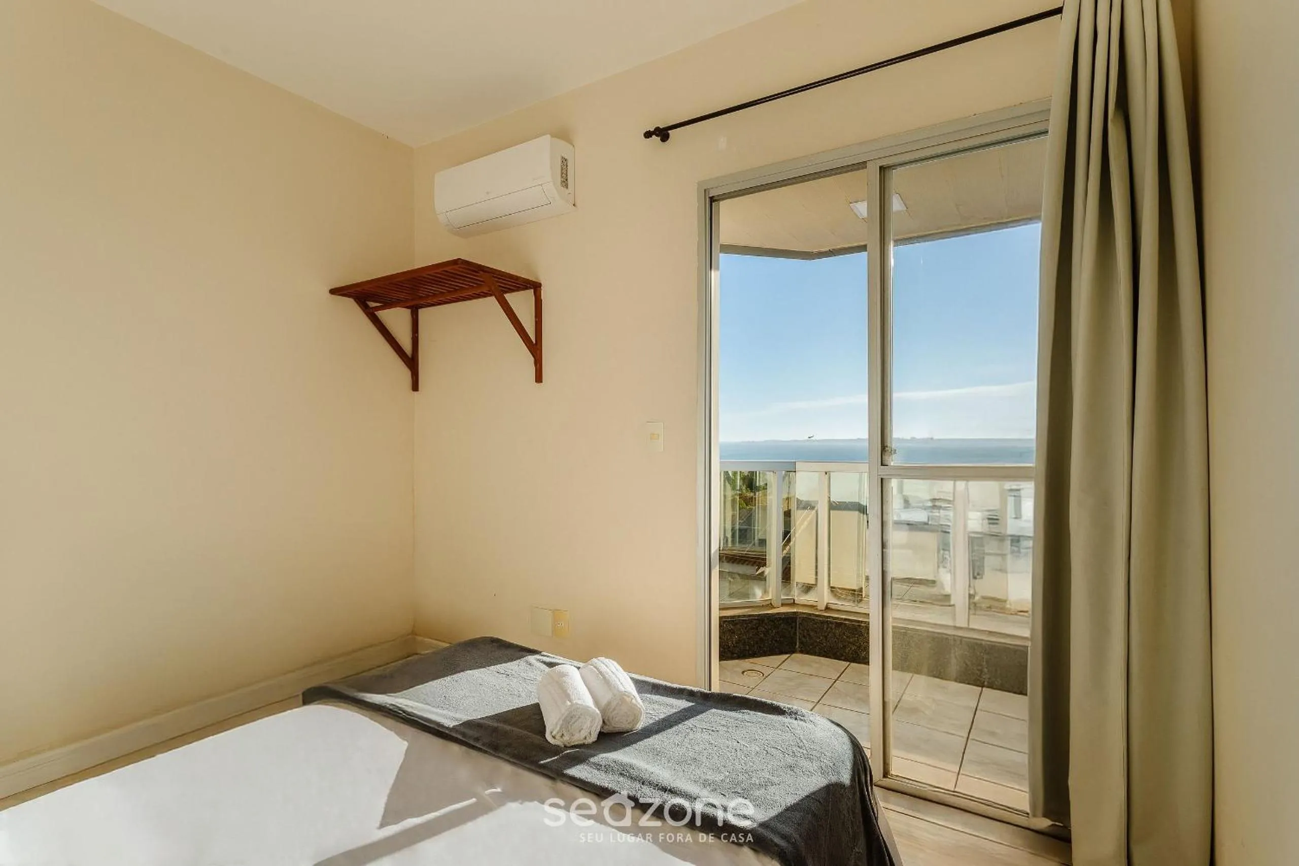 Bedroom, Bed in Apartamentos a 160m da Praia em Guarapari - PVEs