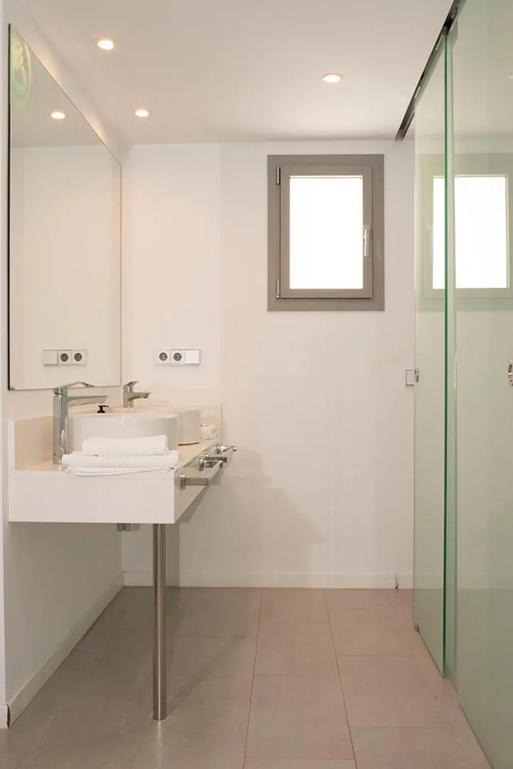 Bathroom in Apartaments B-Llobet Sun & Confort