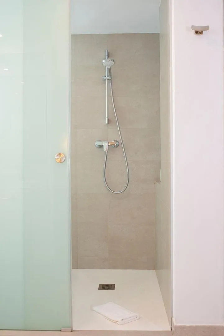 Bathroom in Apartaments B-Llobet Sun & Confort