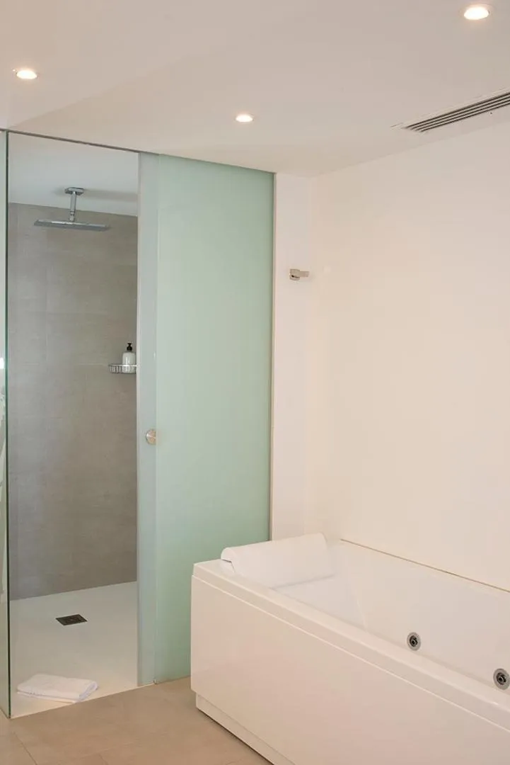 Bathroom in Apartaments B-Llobet Sun & Confort