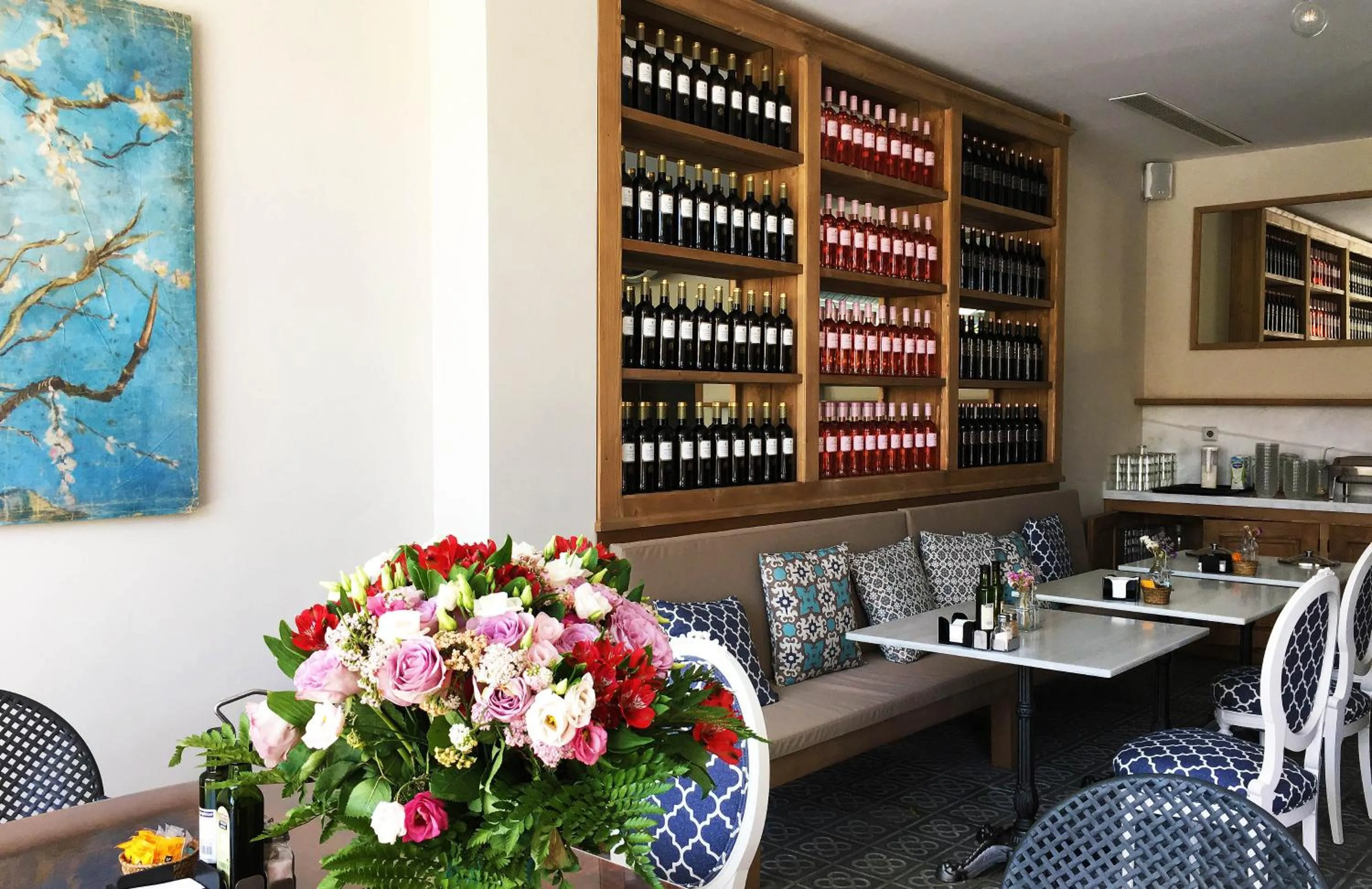 Restaurant/places to eat in Apartaments B-Llobet Sun & Confort