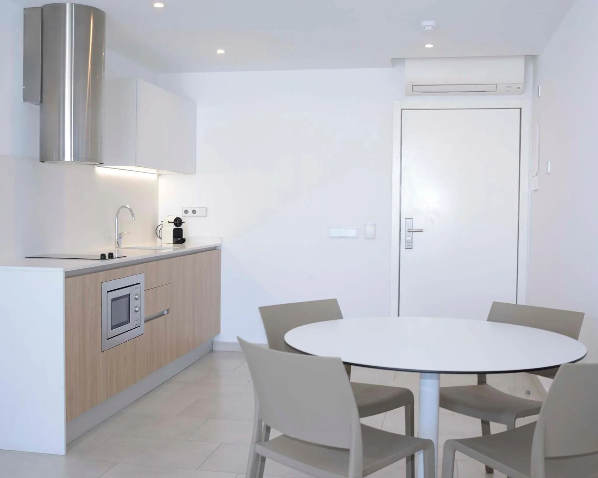 Dining area in Apartaments B-Llobet Sun & Confort