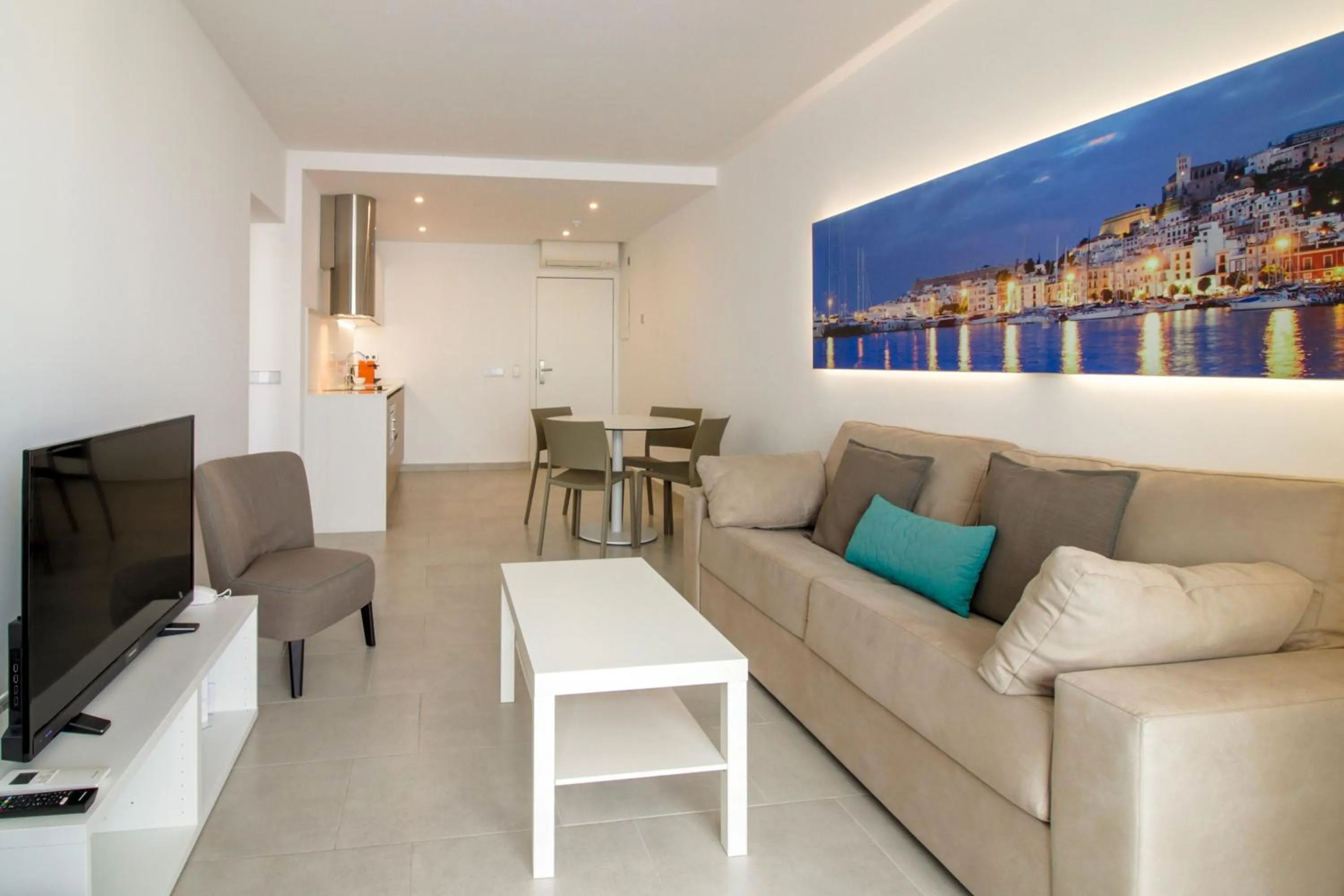 TV and multimedia in Apartaments B-Llobet Sun & Confort