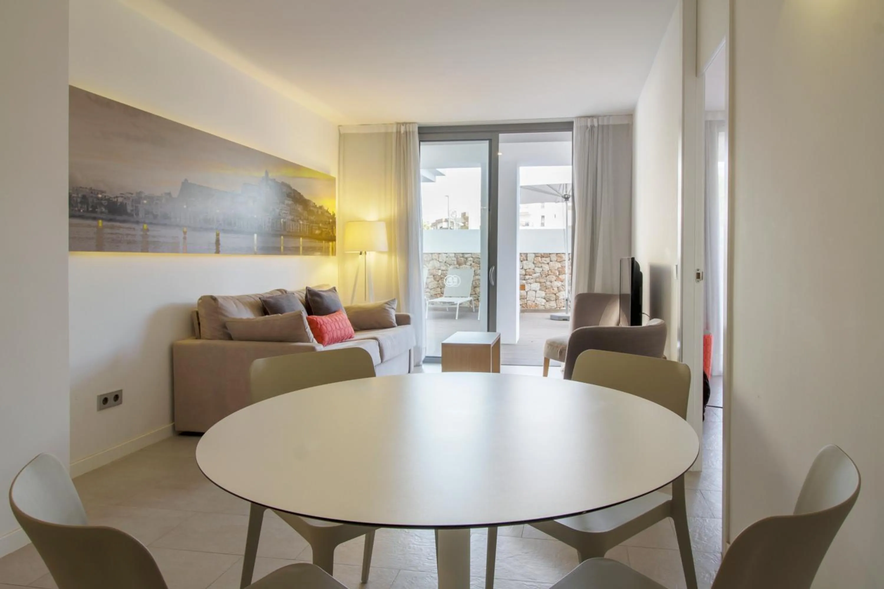 Dining area in Apartaments B-Llobet Sun & Confort