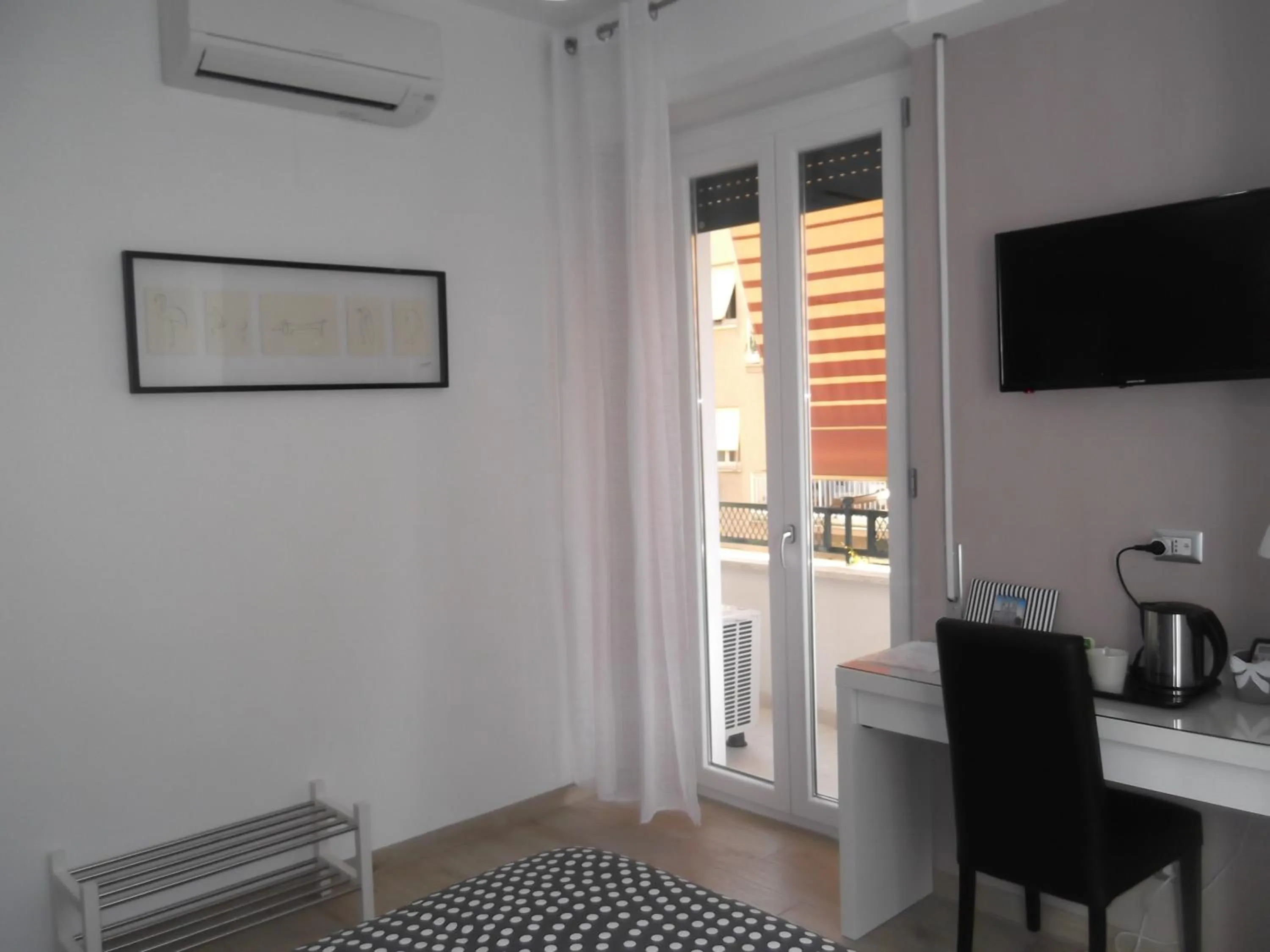 Photo of the whole room in Gloria Vatican Bijou