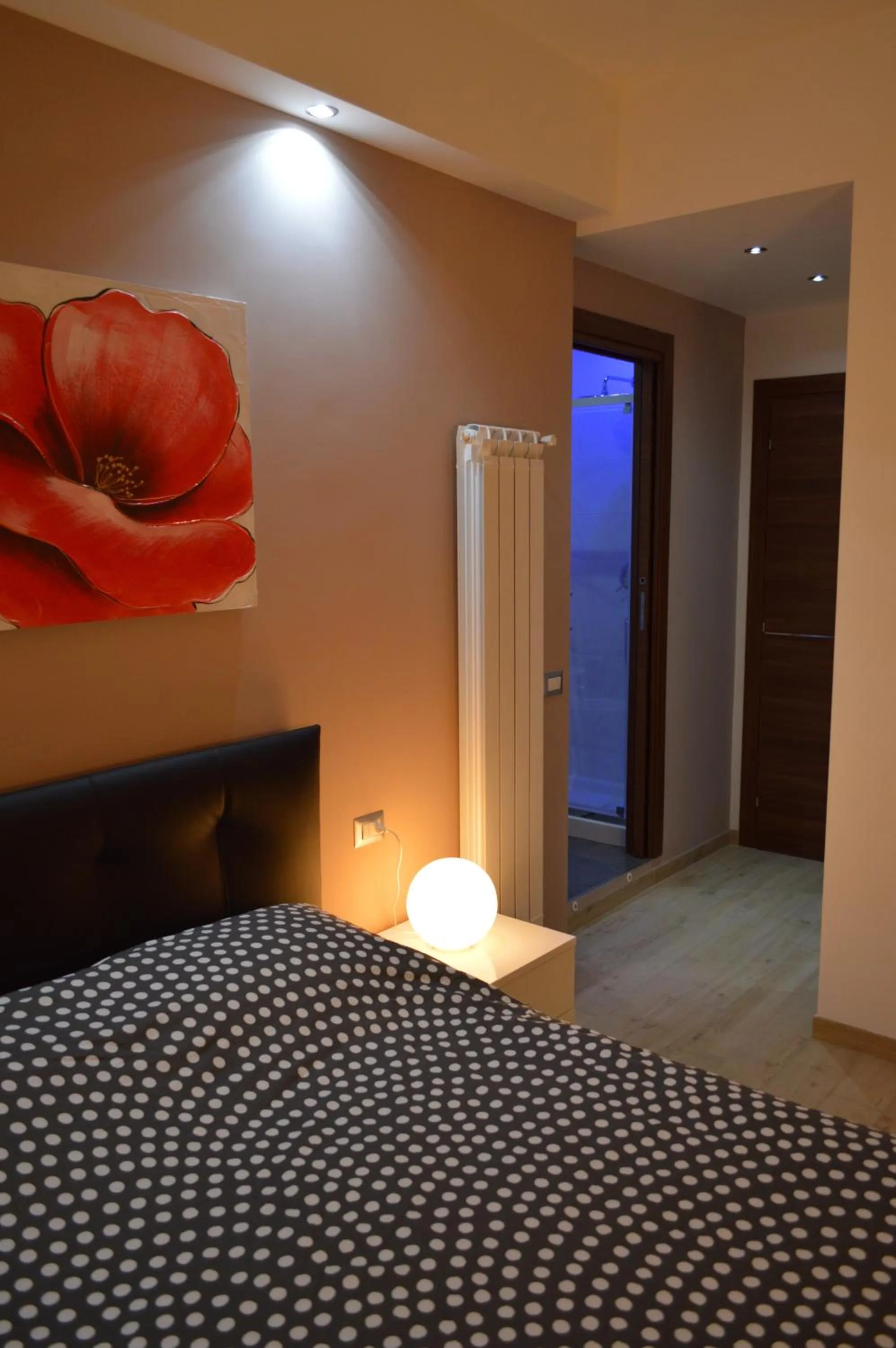 Photo of the whole room, Bed in Gloria Vatican Bijou