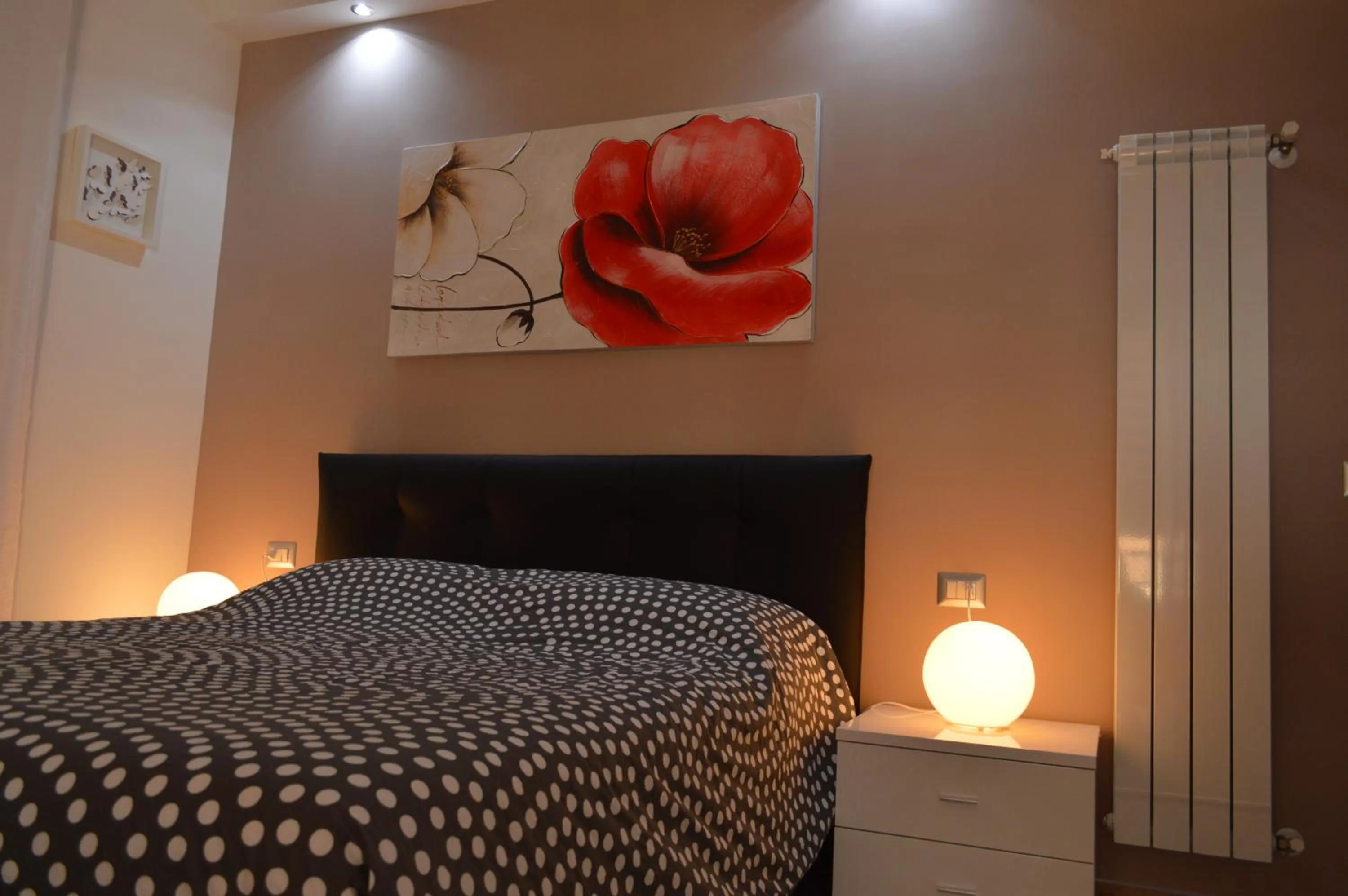 Photo of the whole room, Bed in Gloria Vatican Bijou