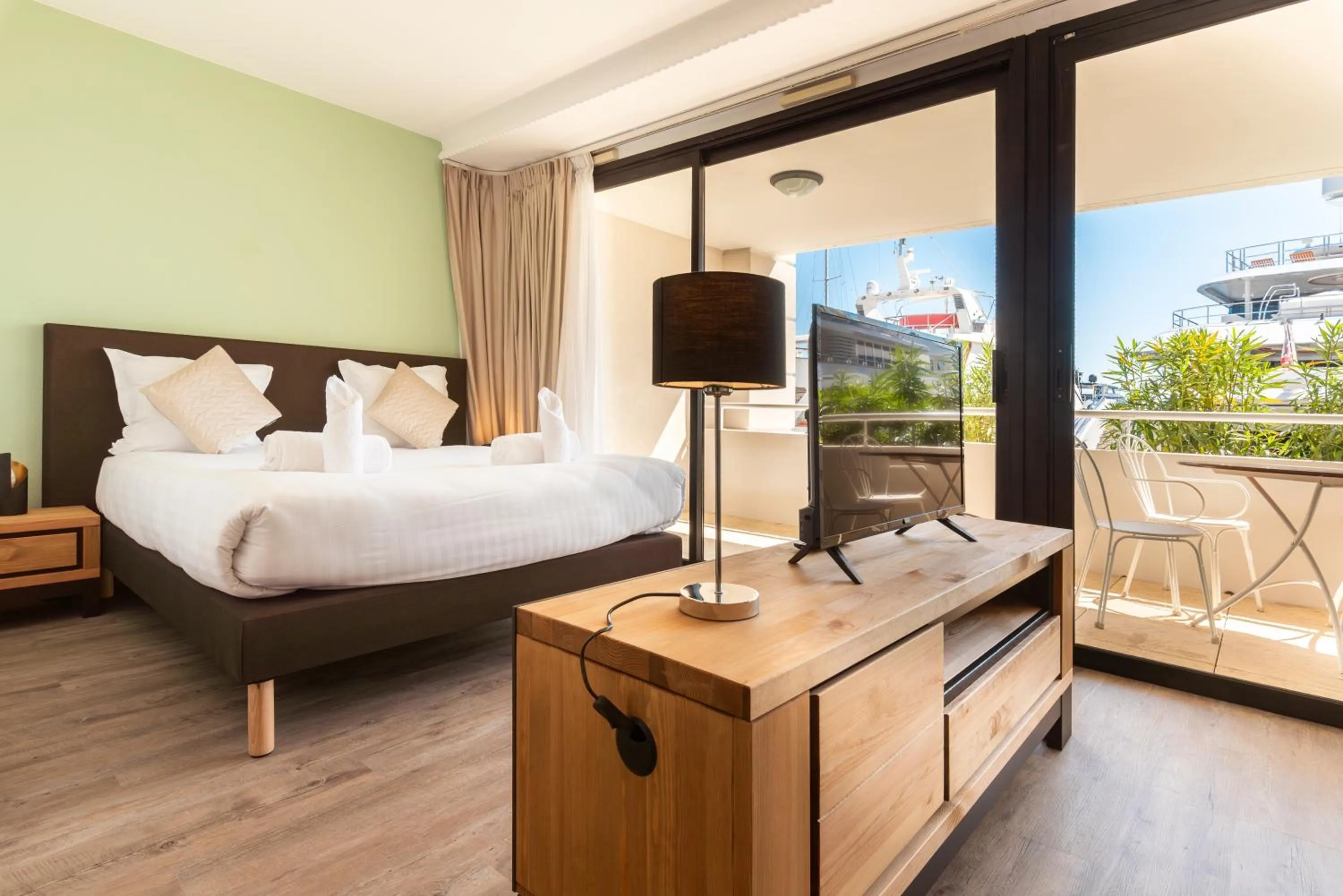 Bed in Résidence Cap Winston